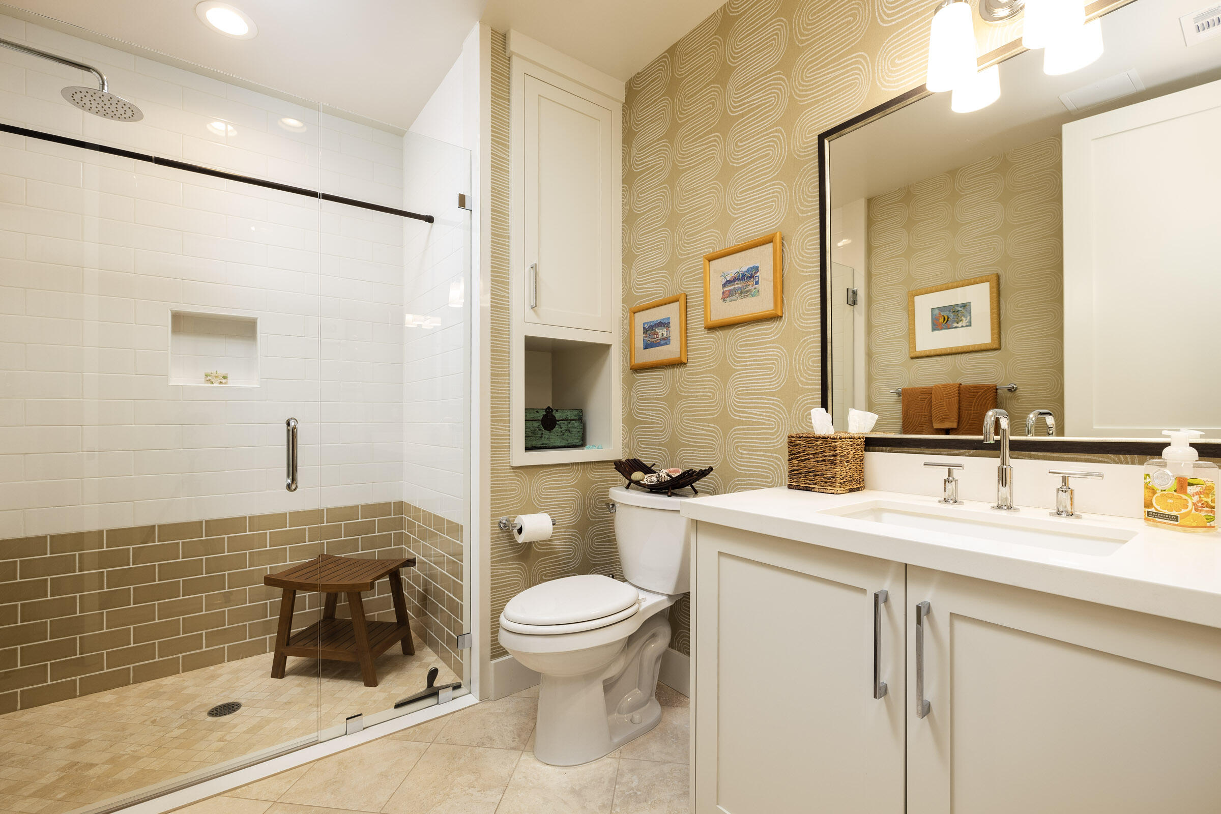 3726 State Street, 204