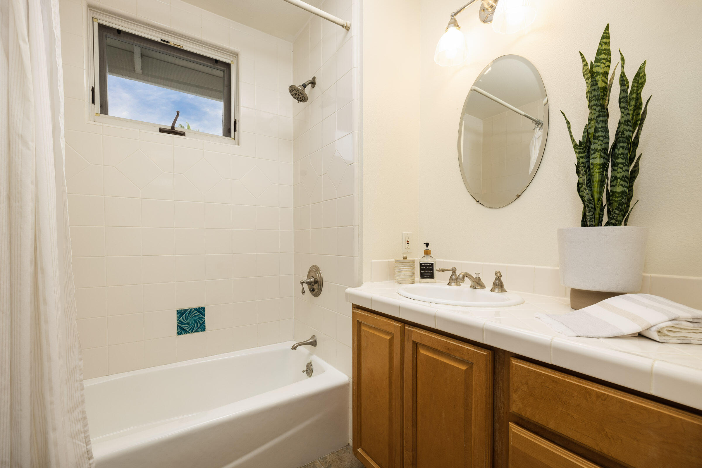 1819 San Andres Street, B