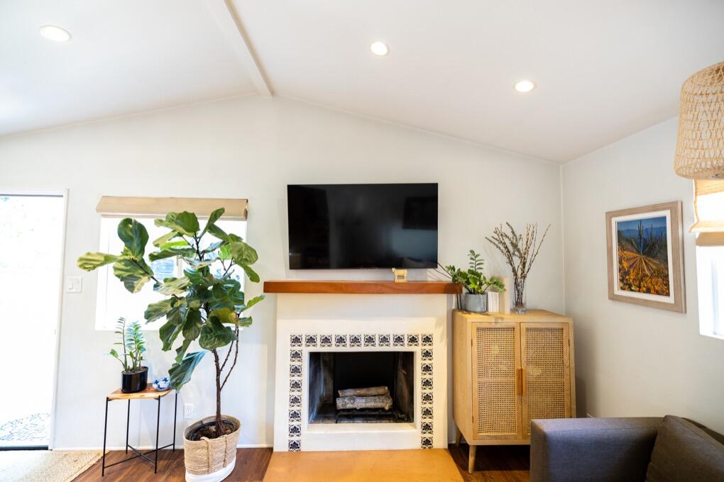 1231 W Micheltorena Street