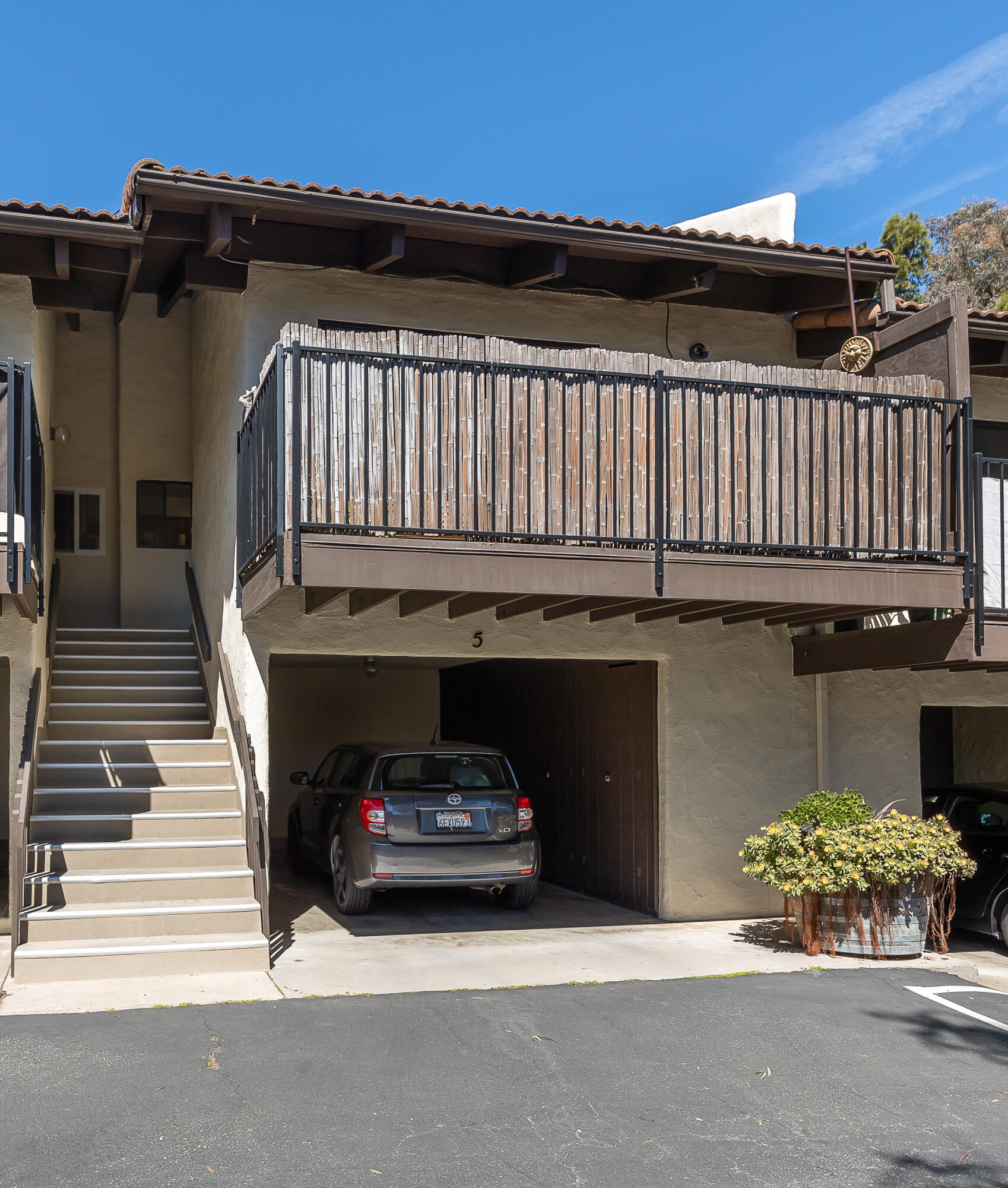 864 Highland Drive, 5