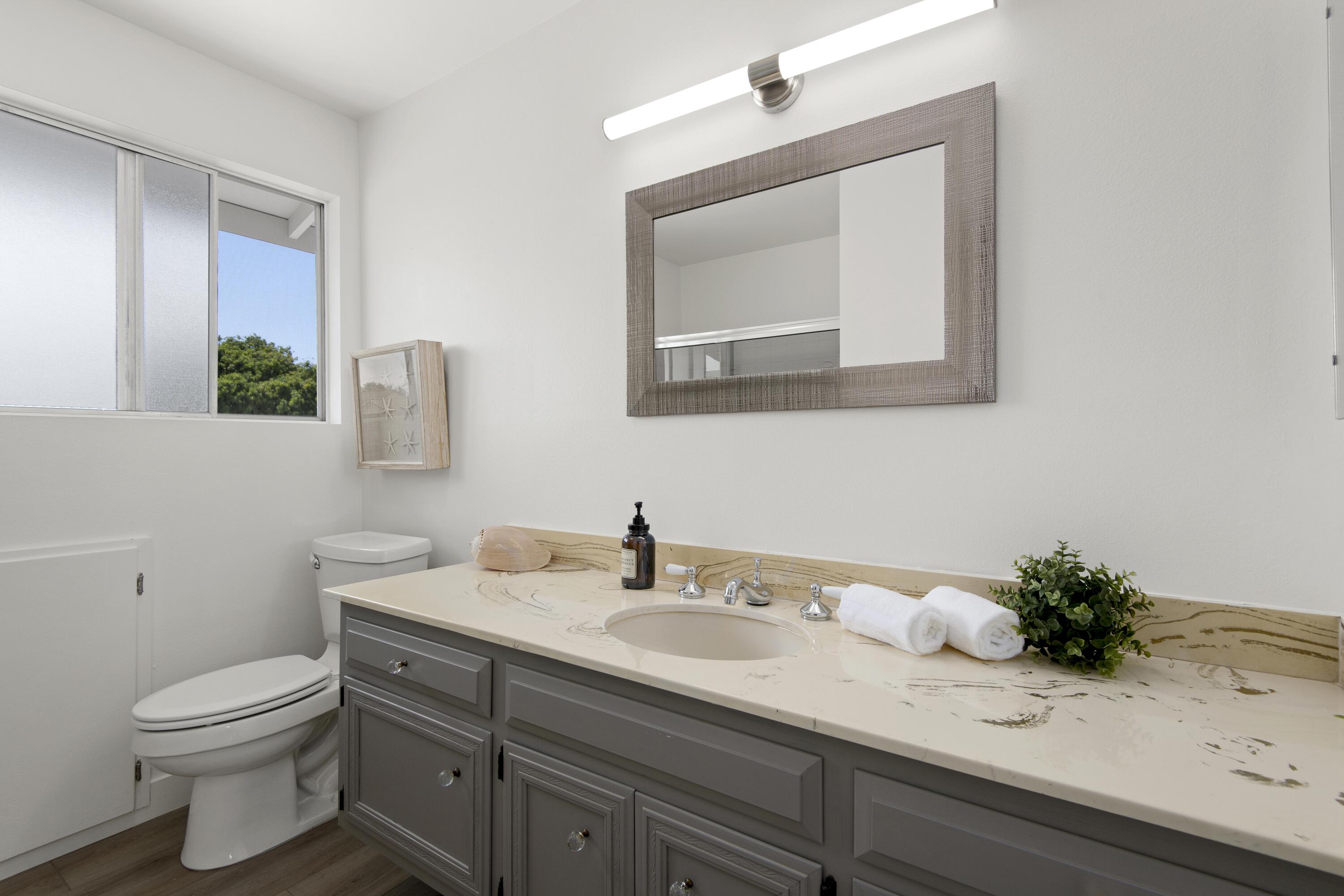 880 N Kellogg Avenue