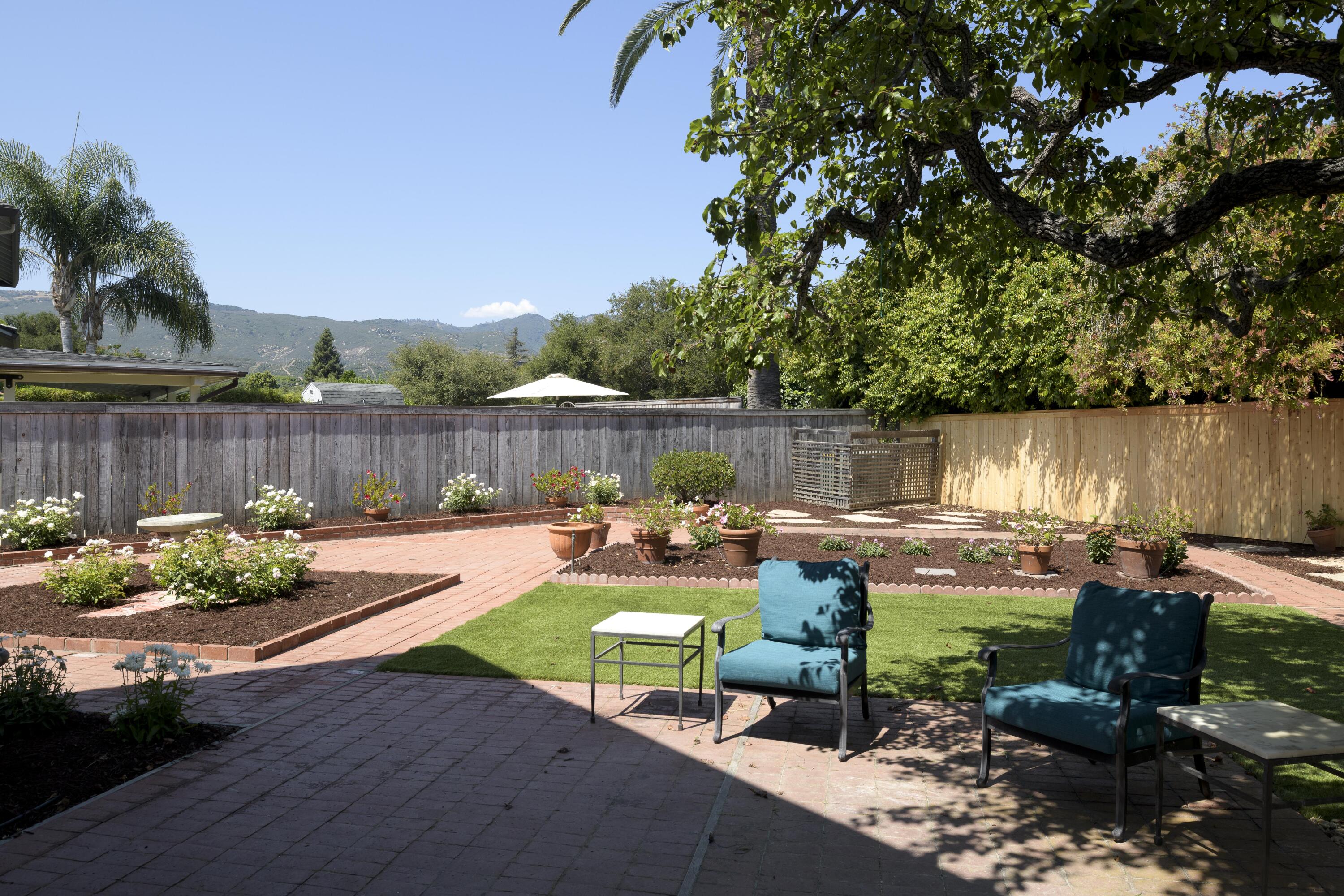 880 N Kellogg Avenue