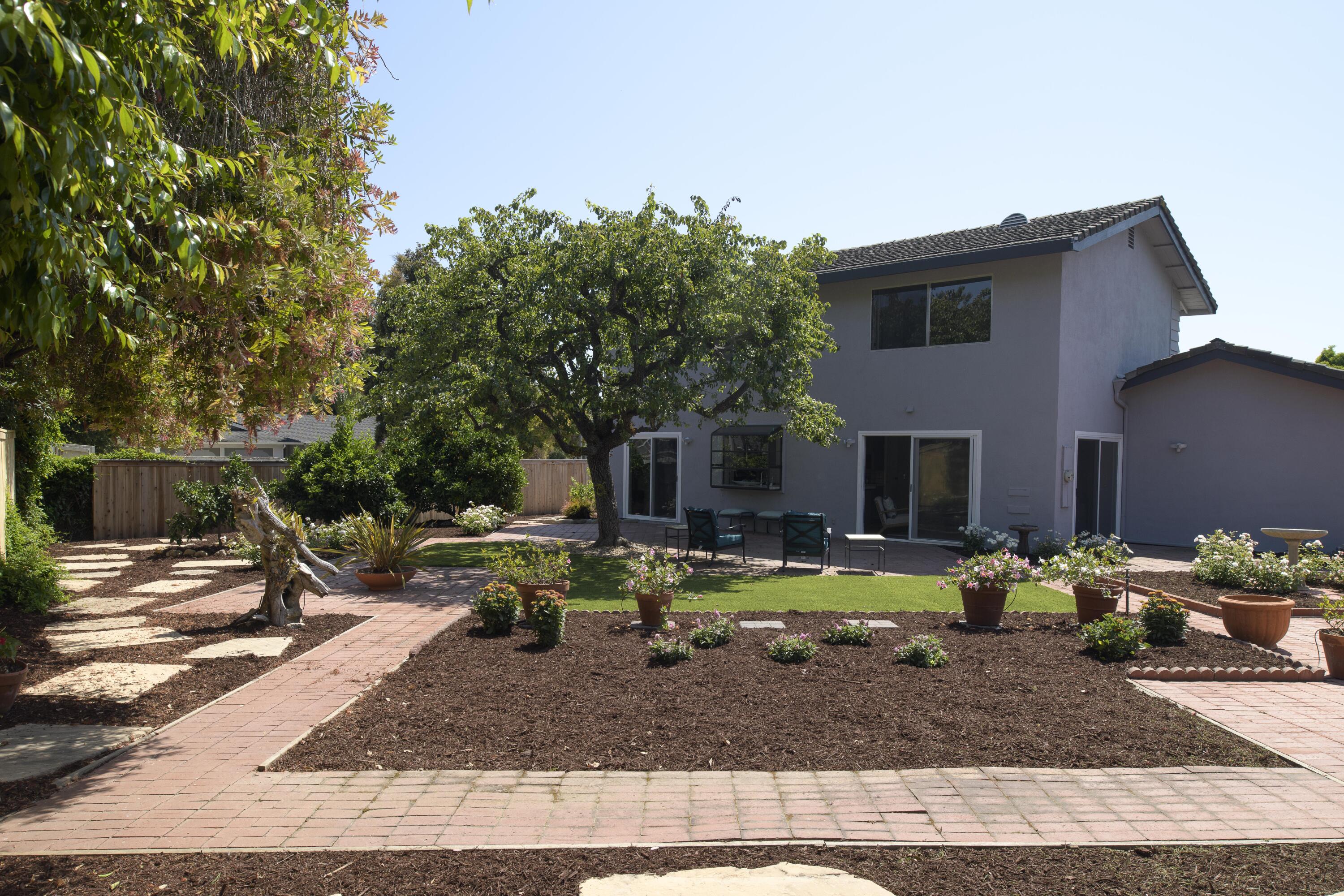 880 N Kellogg Avenue