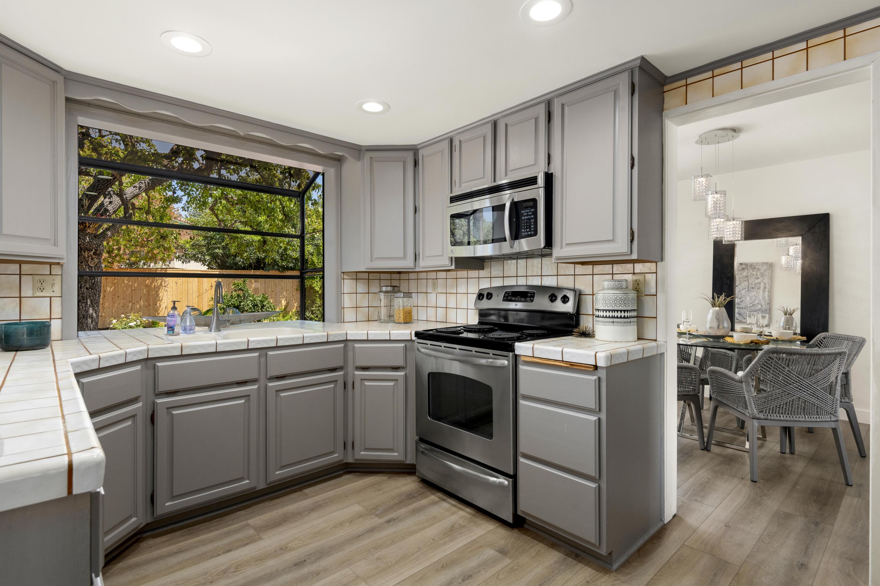 880 N Kellogg Avenue