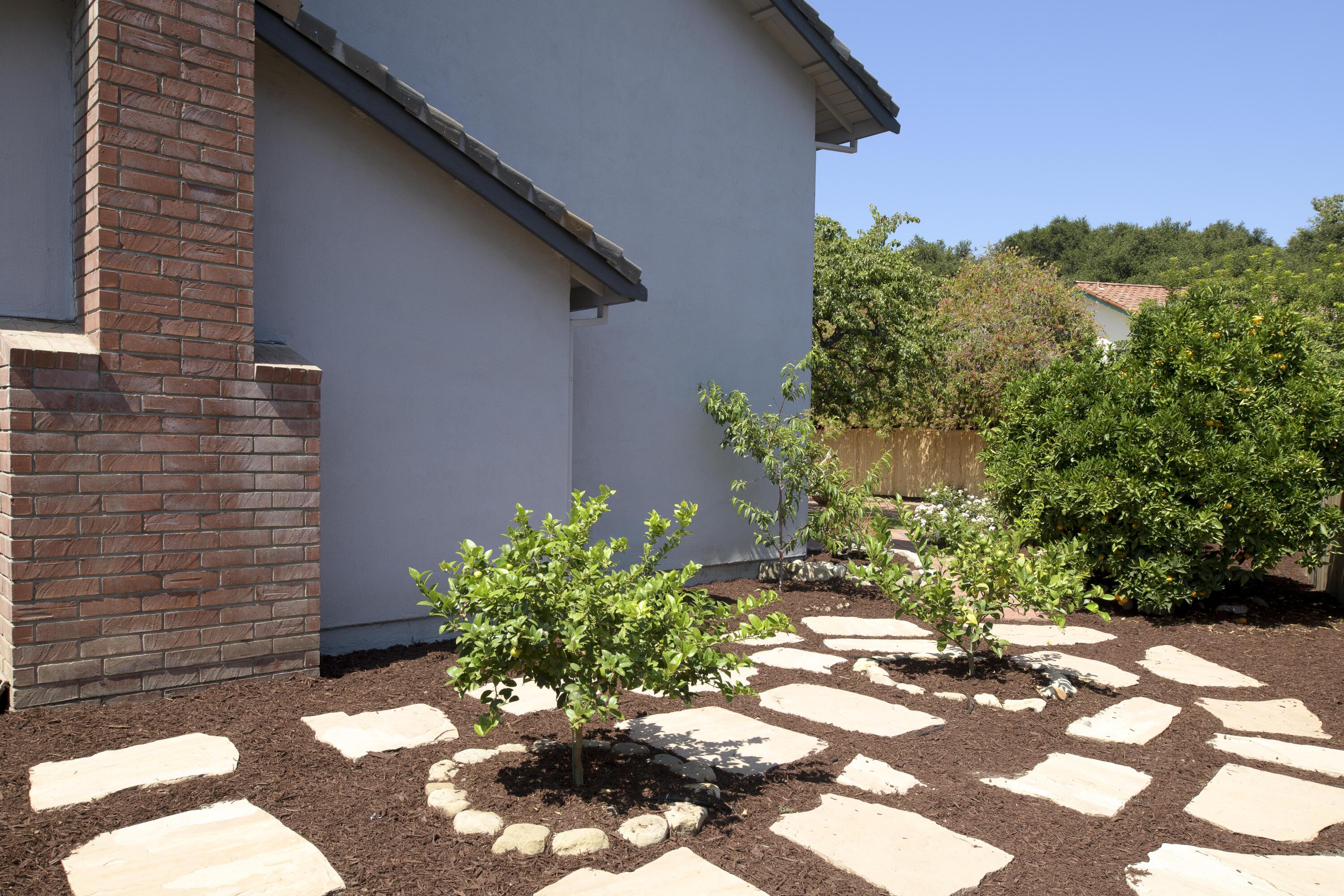 880 N Kellogg Avenue