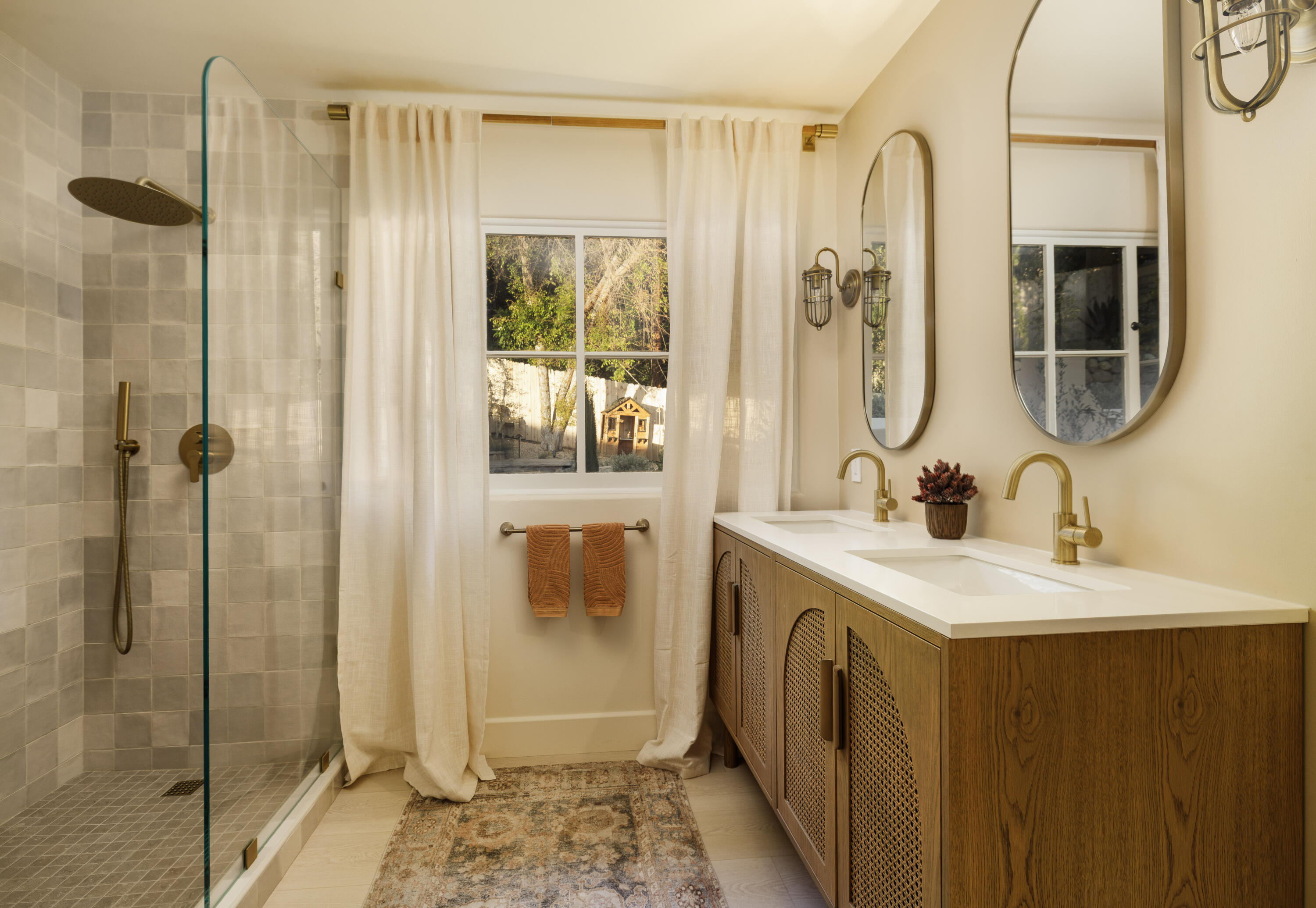 1249 Diana Lane