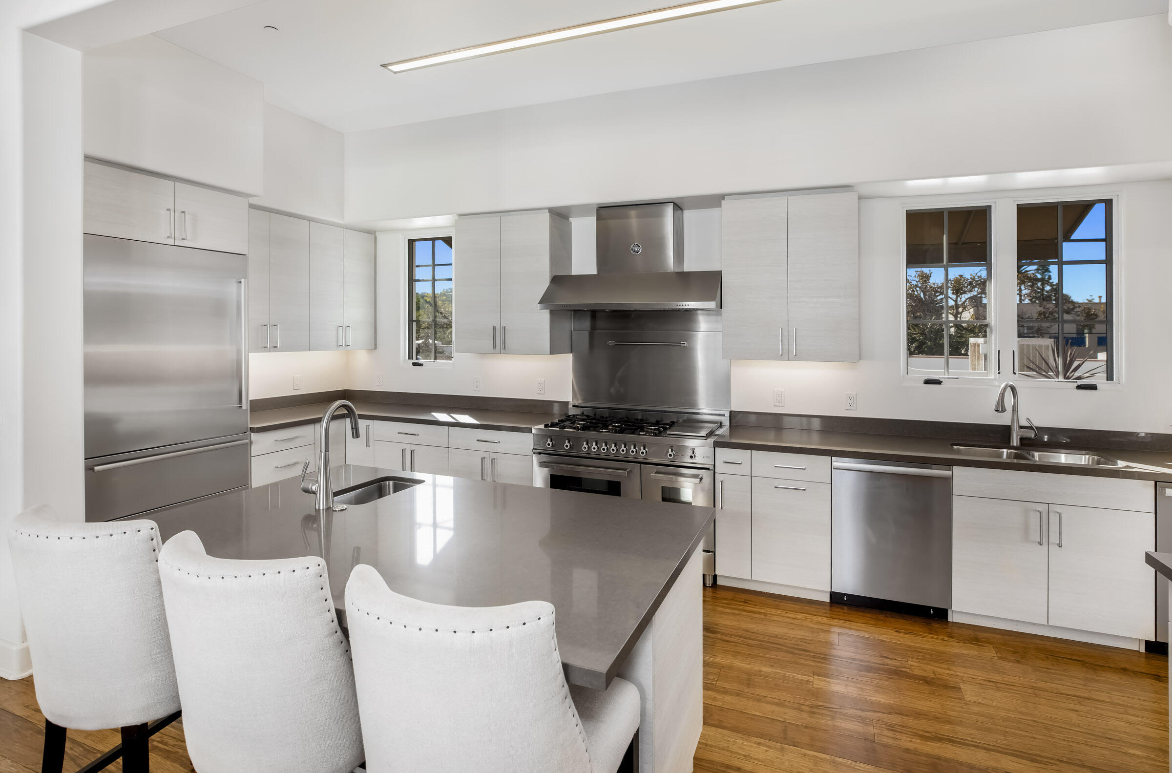 18 W Victoria Street Apt 110