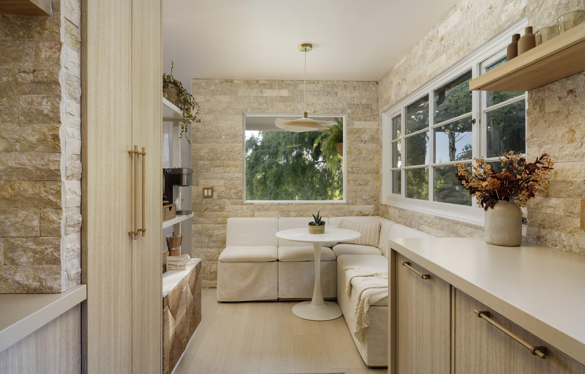 1249 Diana Lane