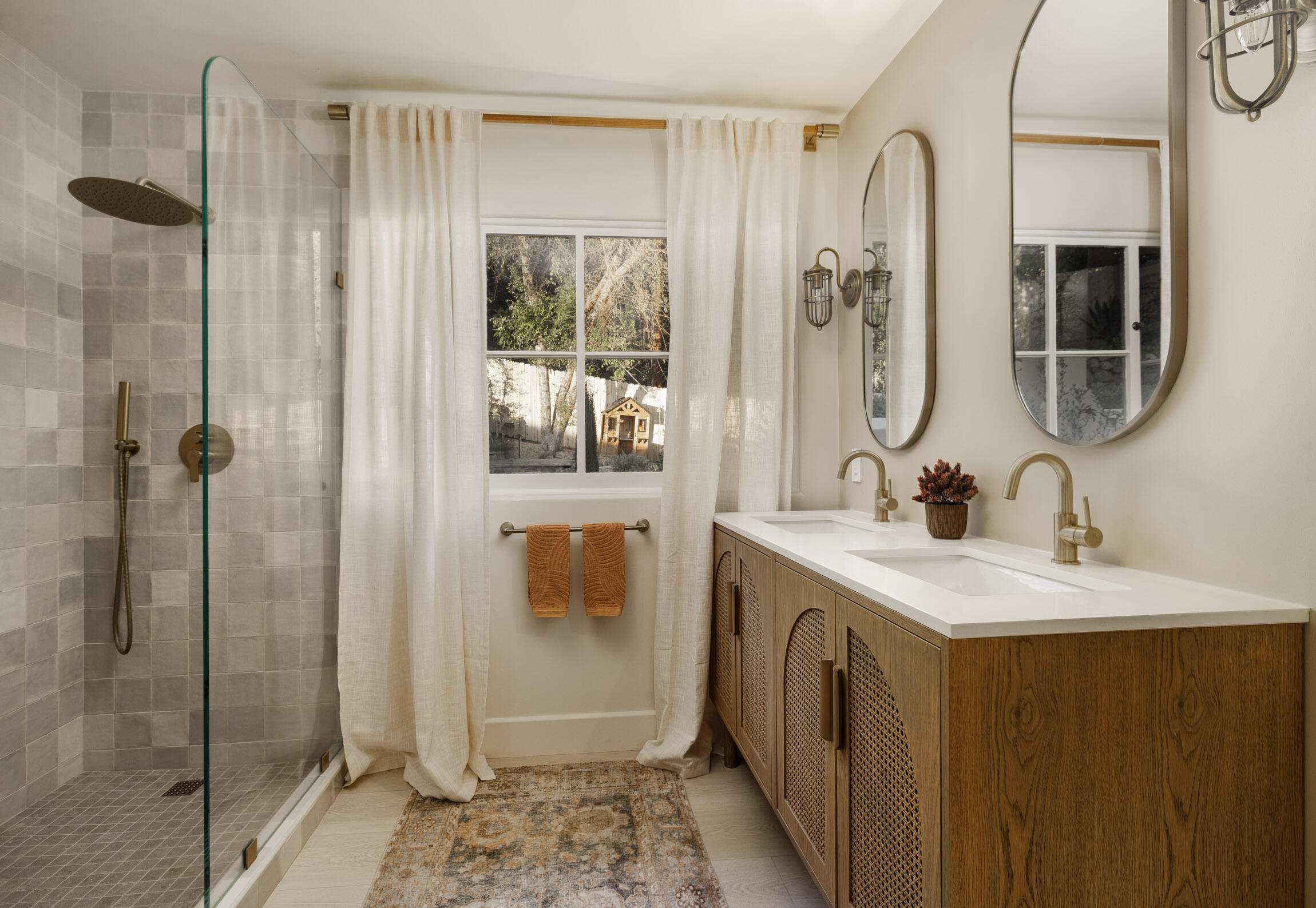 1249 Diana Lane