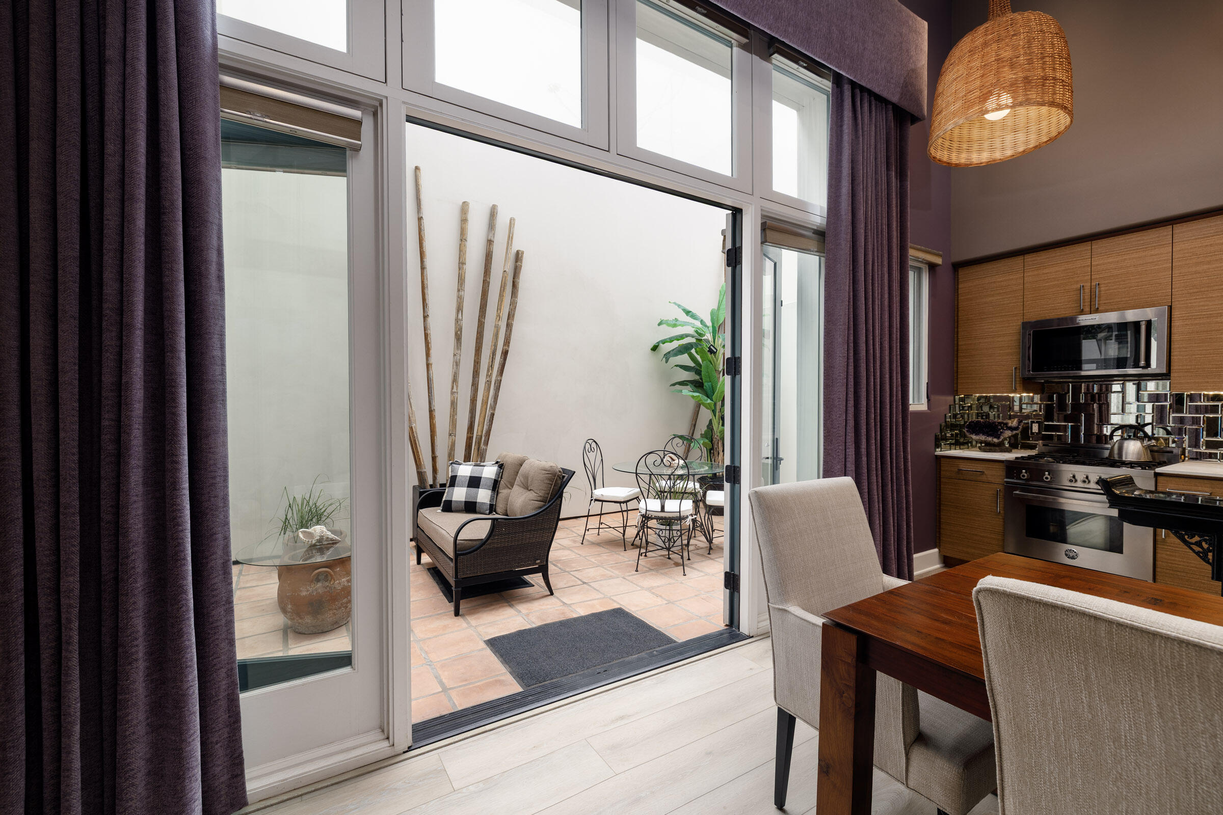 18 W Victoria Street Apt 110