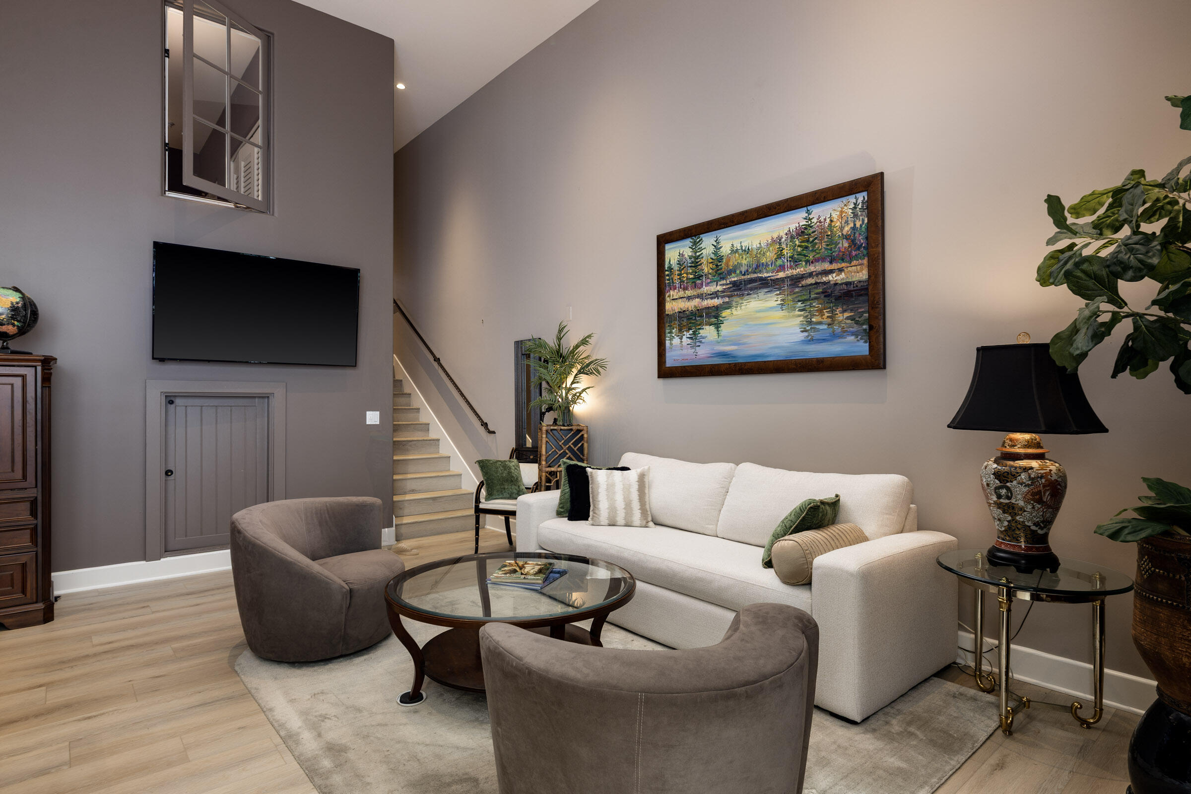 18 W Victoria Street Apt 110