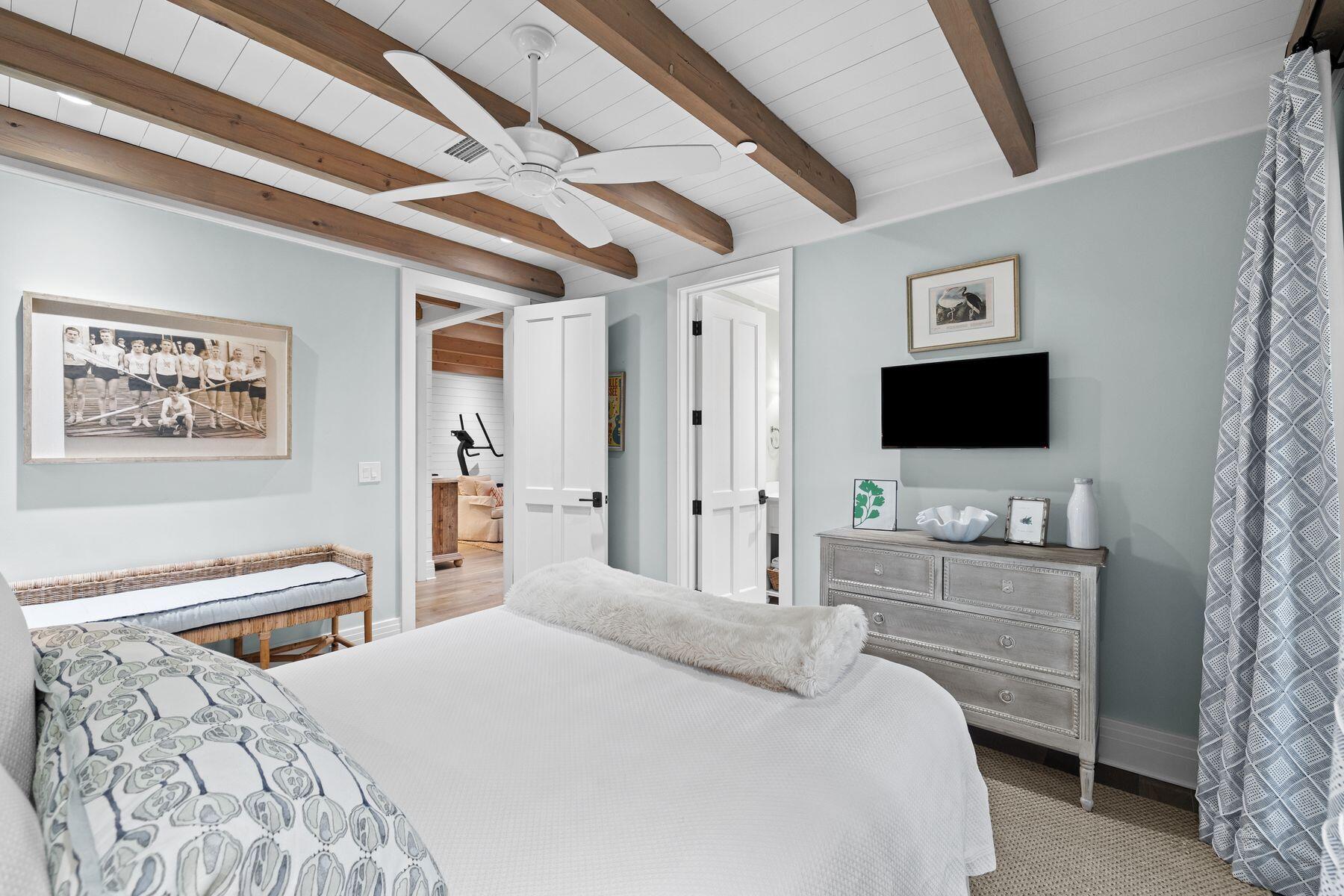 29 W Yacht Pond Lane