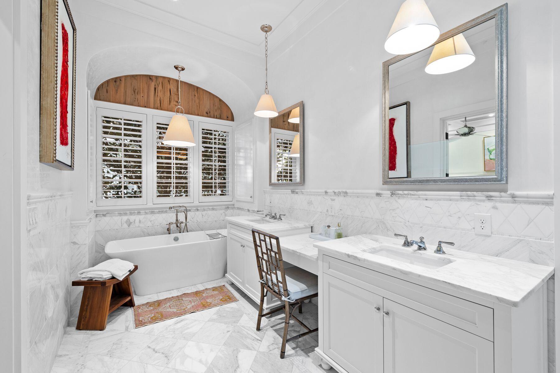 29 W Yacht Pond Lane