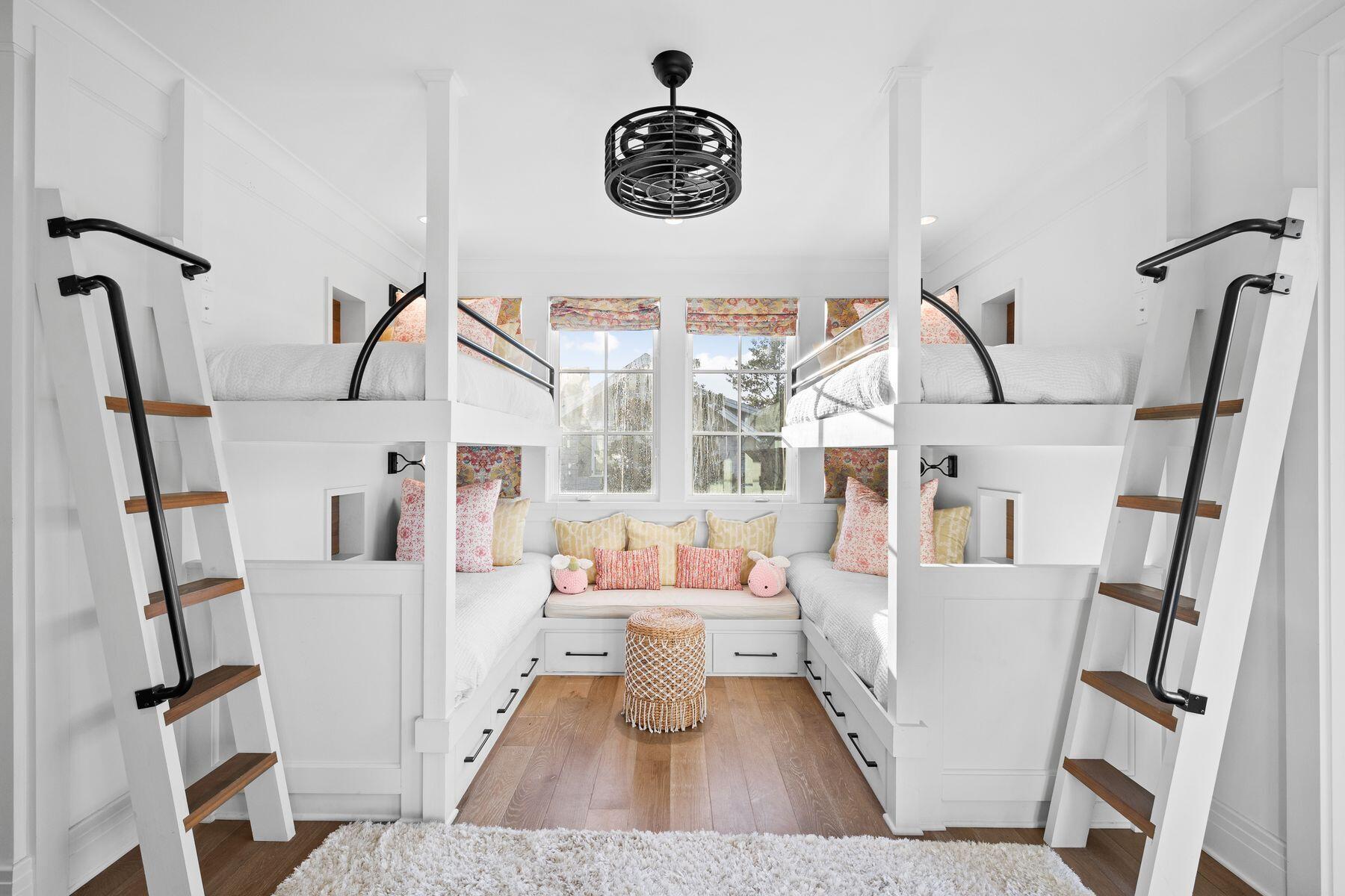 29 W Yacht Pond Lane