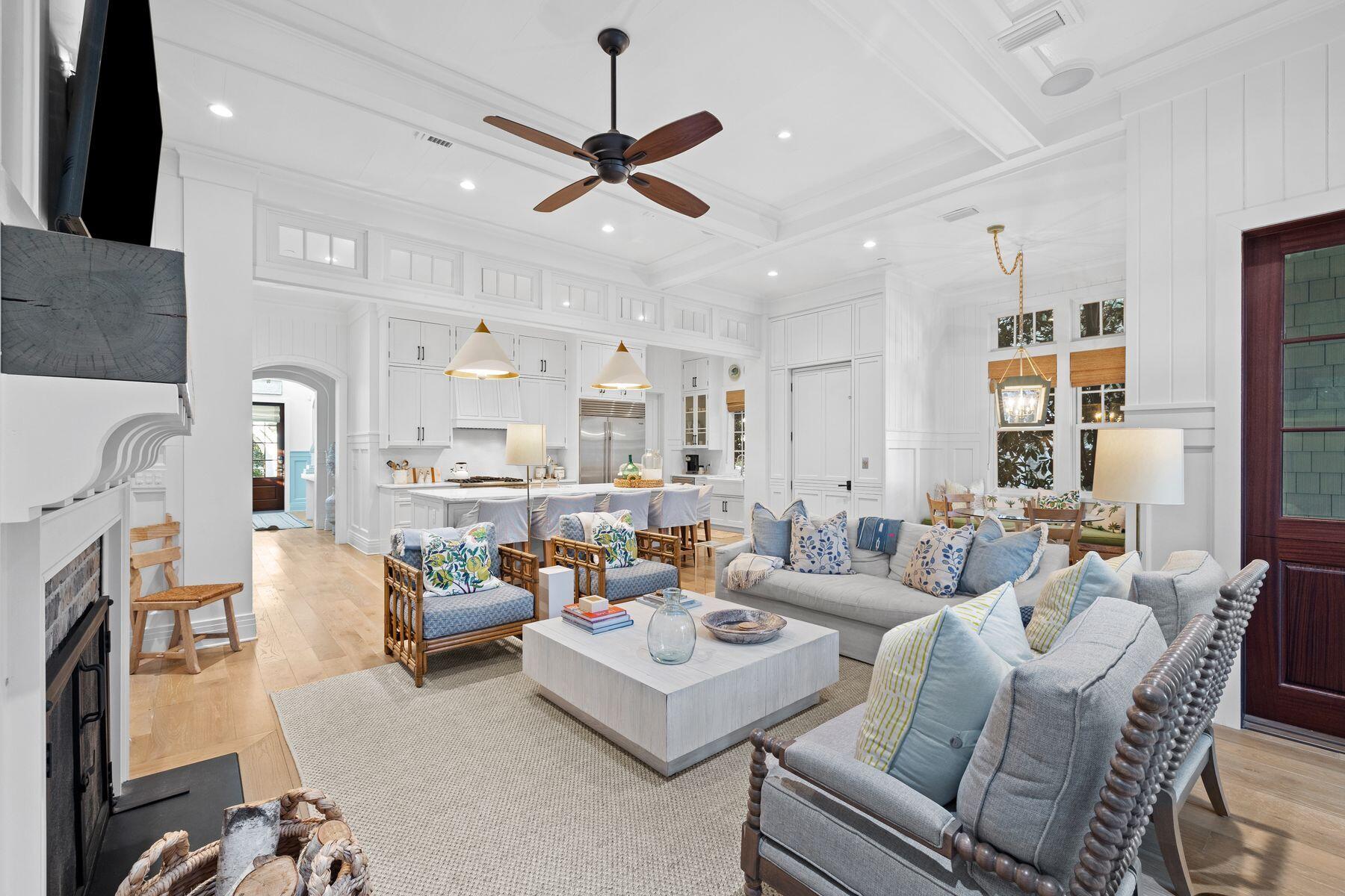 29 W Yacht Pond Lane