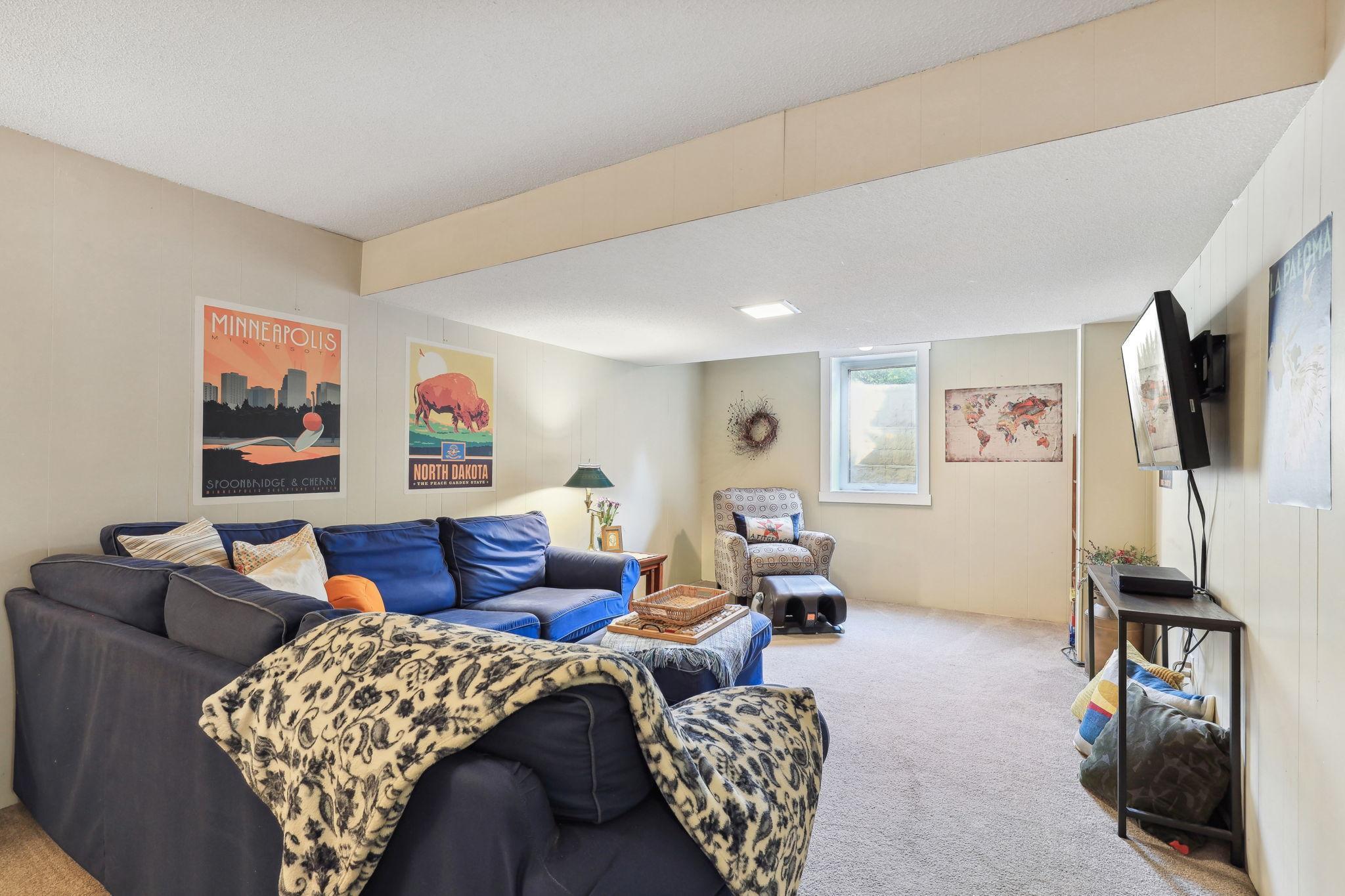 8717 Hopewood Lane N