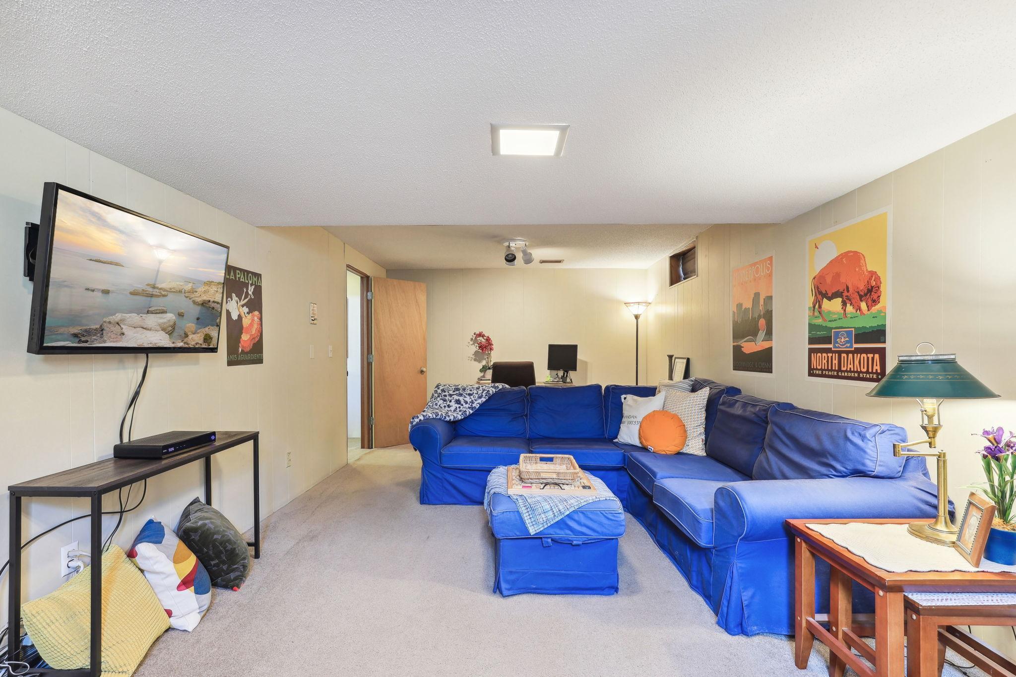 8717 Hopewood Lane N