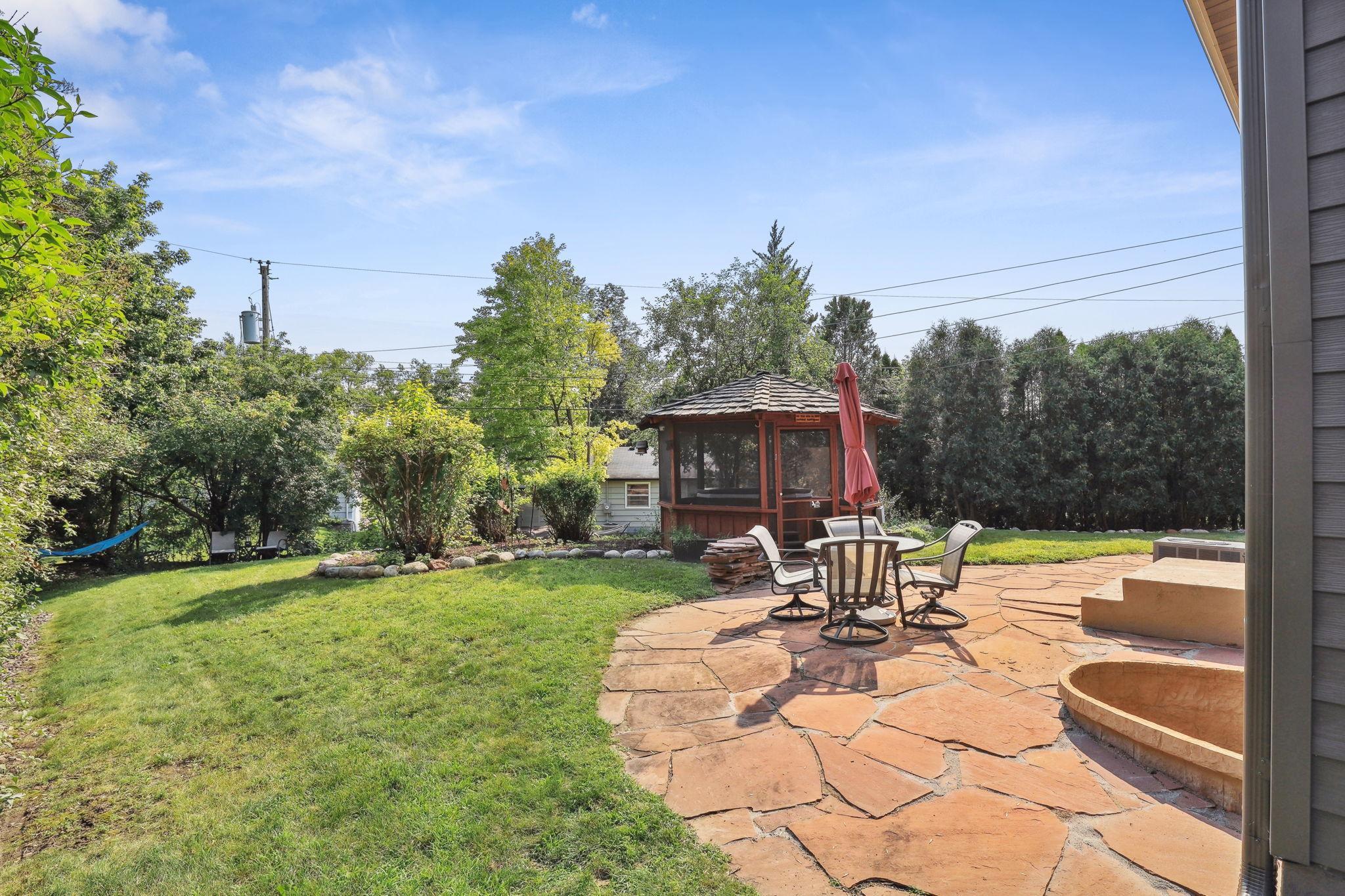 8717 Hopewood Lane N