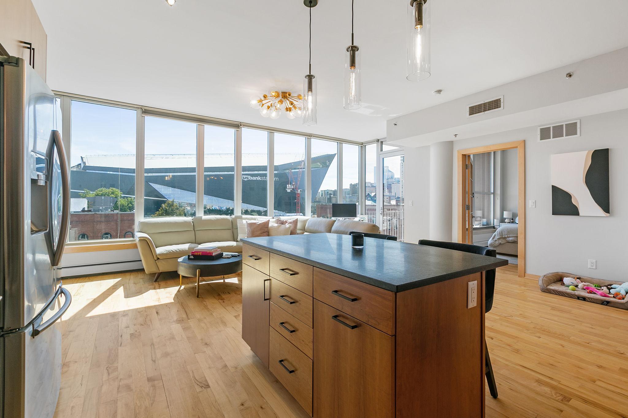 215 10th Avenue S Unit: 525