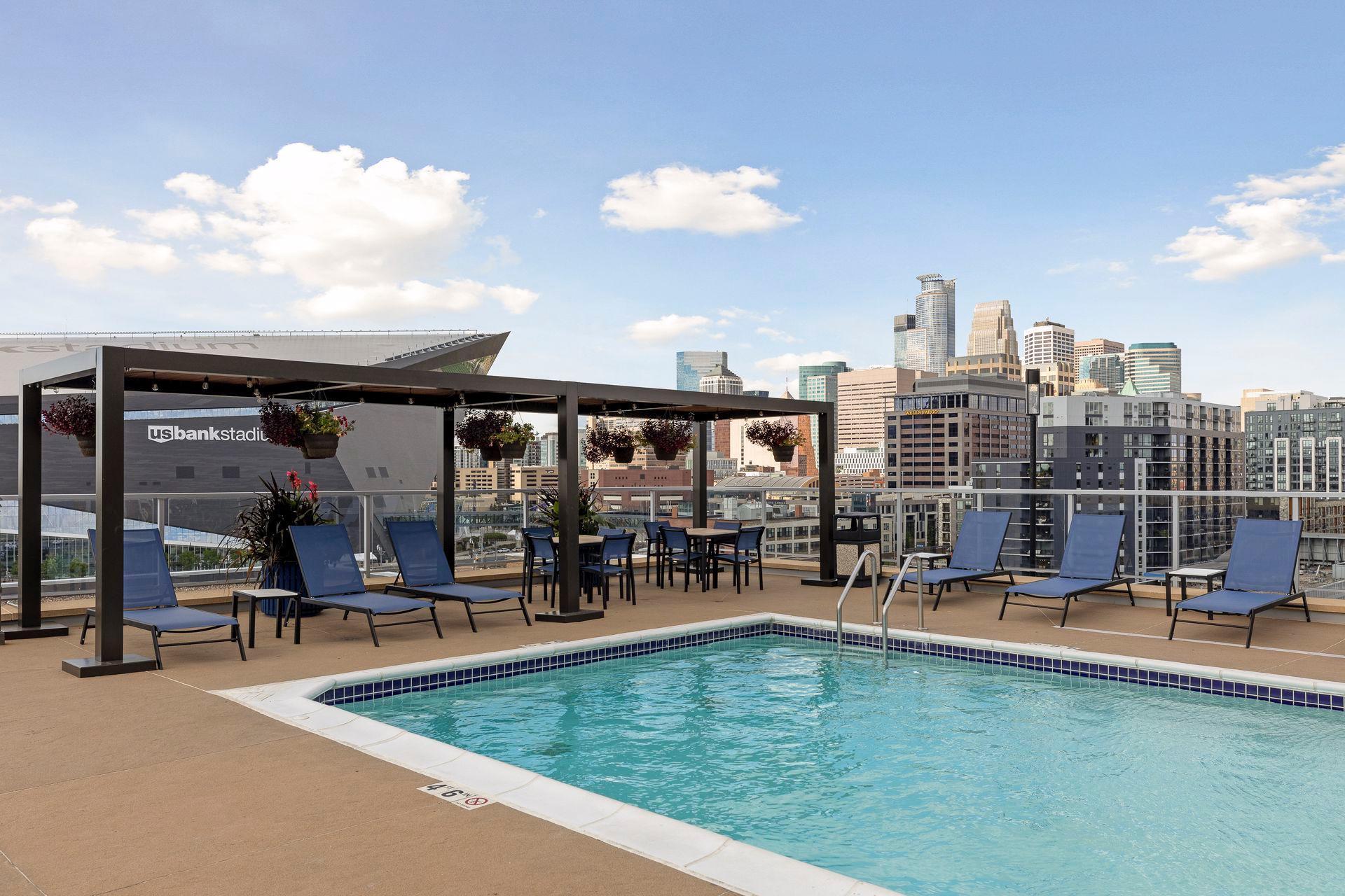 215 10th Avenue S Unit: 525