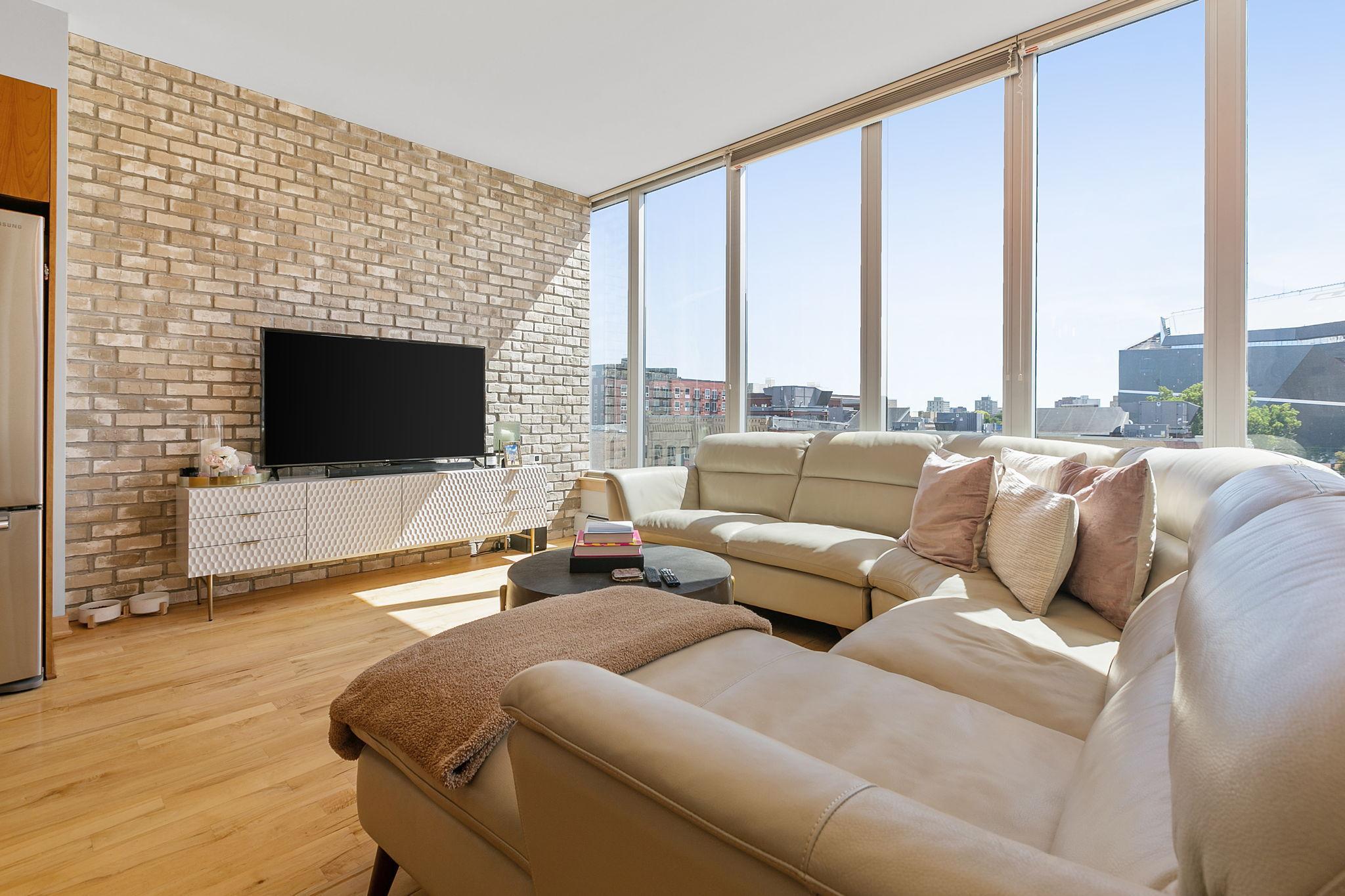 215 10th Avenue S Unit: 525