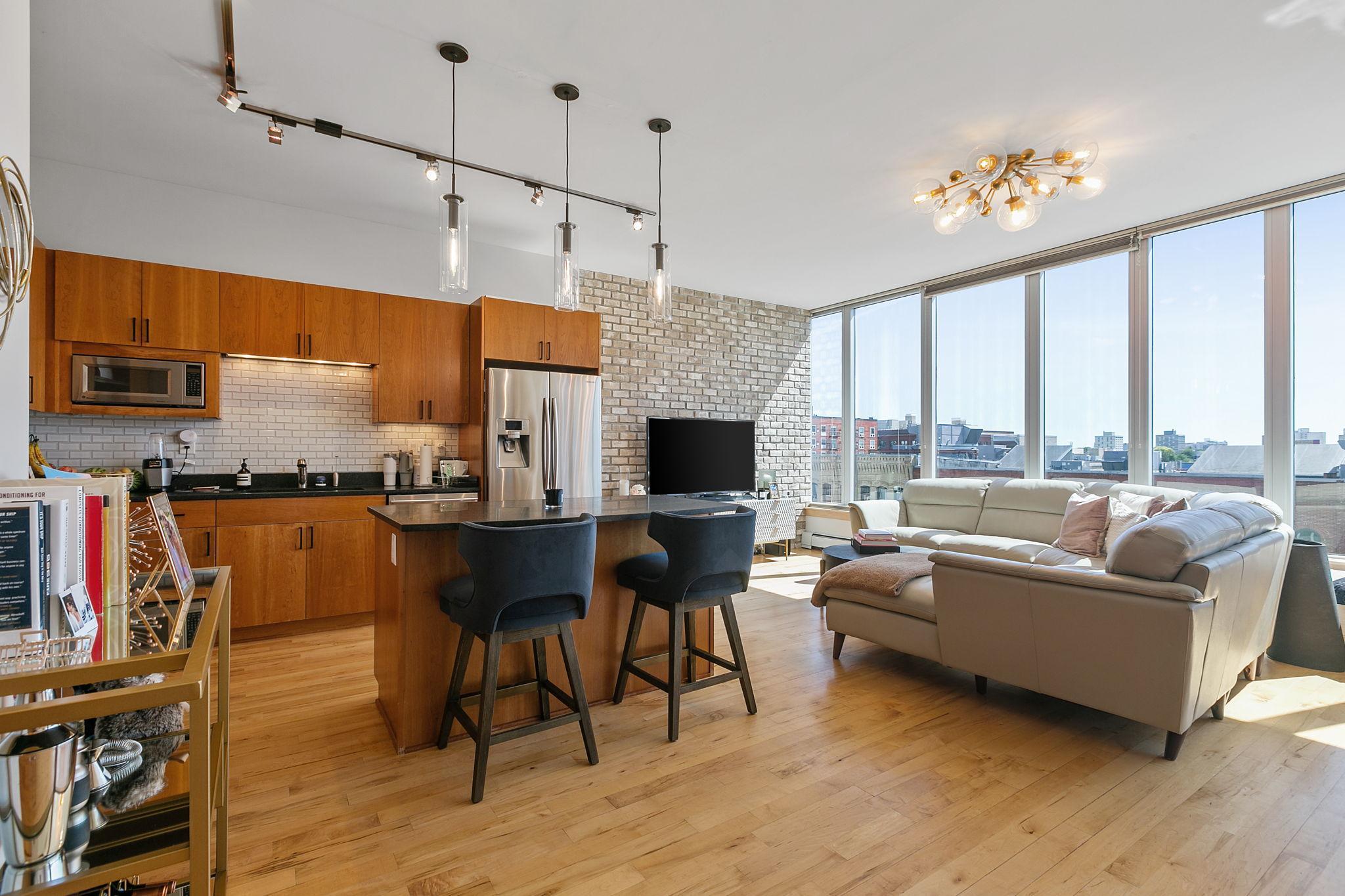 215 10th Avenue S Unit: 525