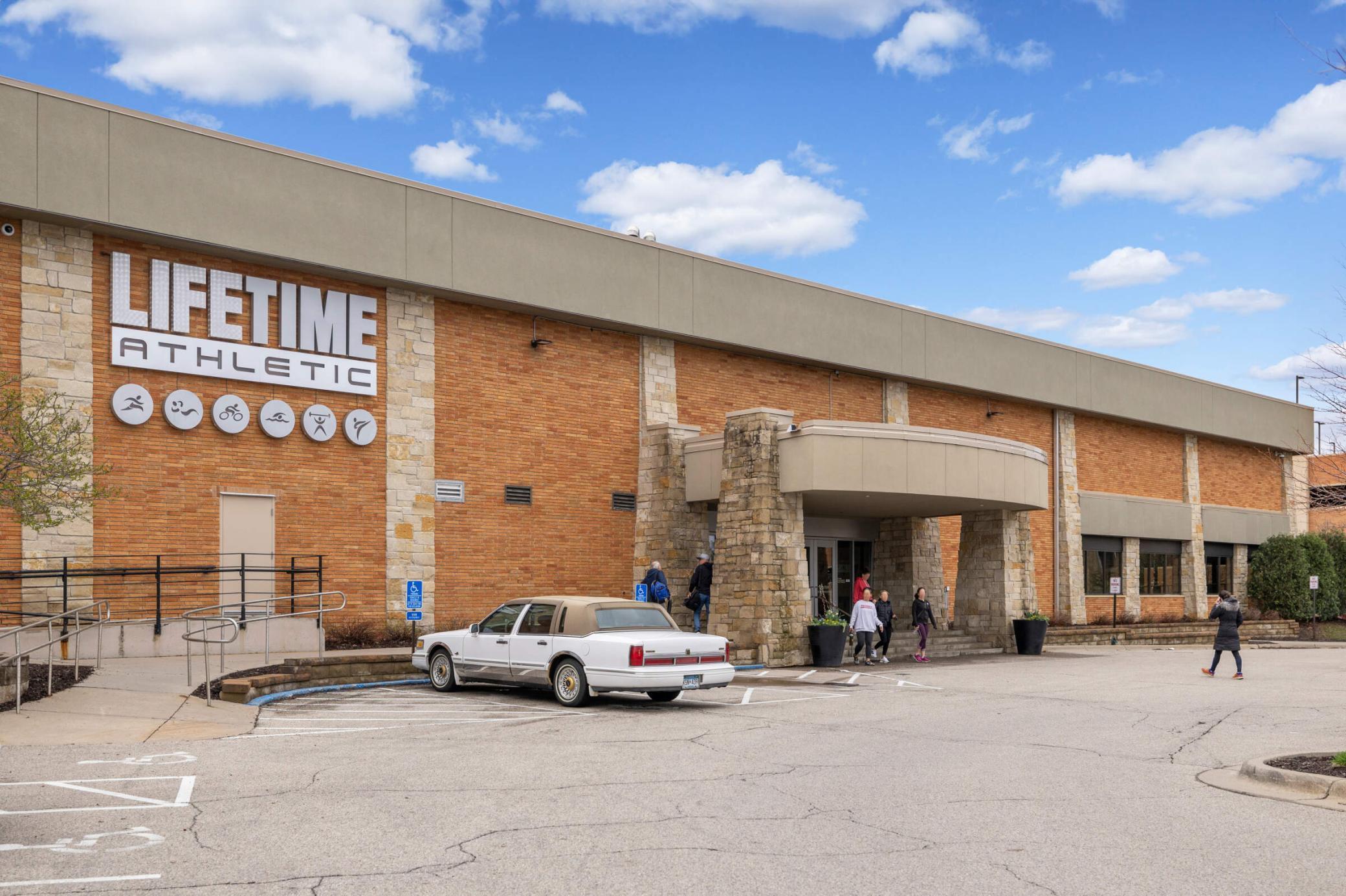 4508 Cedar Lake Road S Unit: 2