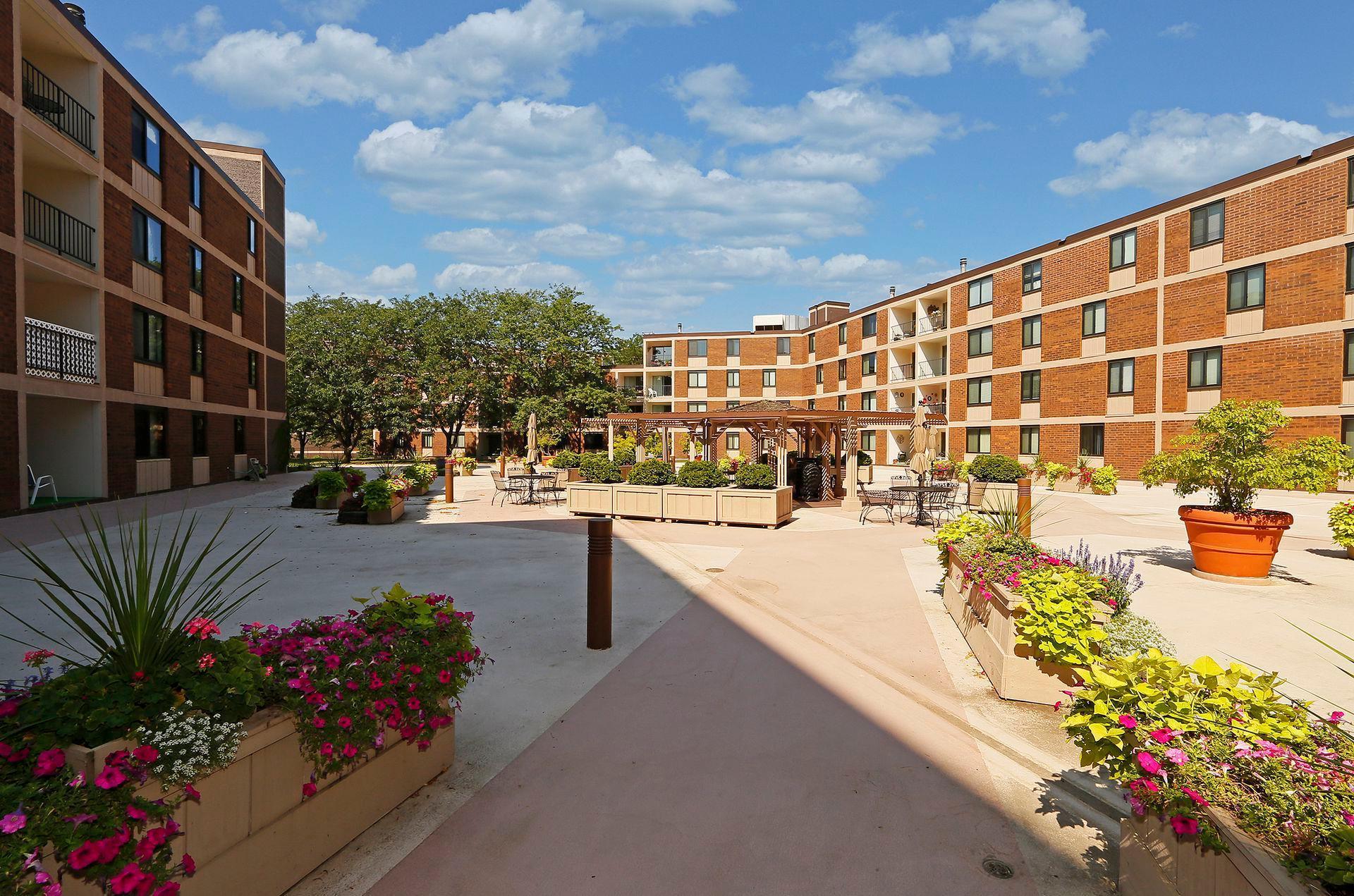 7200 York Avenue S Unit: 423