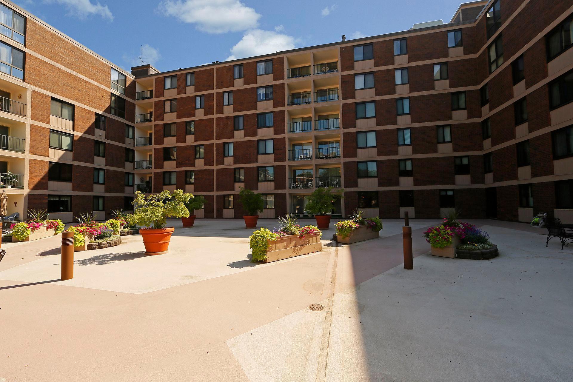 7200 York Avenue S Unit: 423