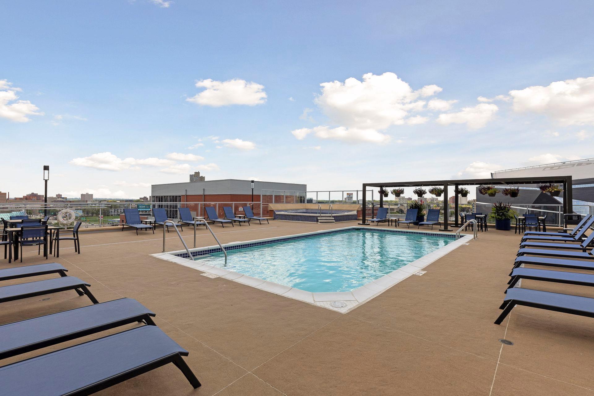 215 10th Avenue S Unit: 533