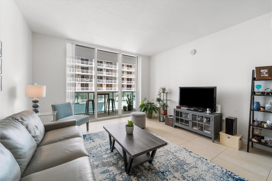 186 SE 12th Ter 1208