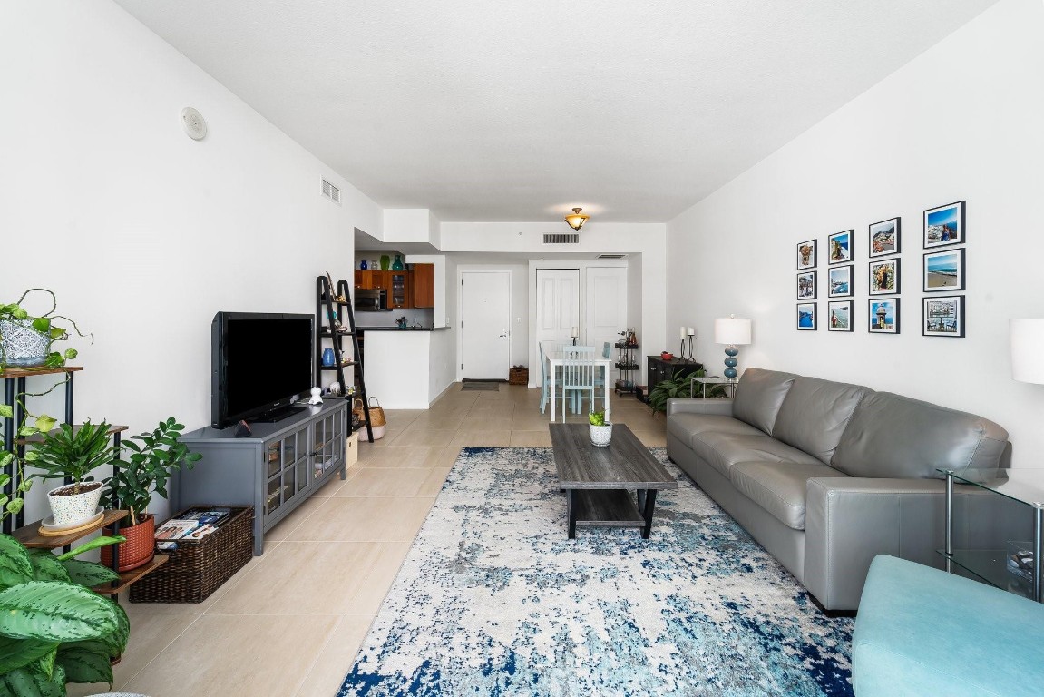 186 SE 12th Ter 1208