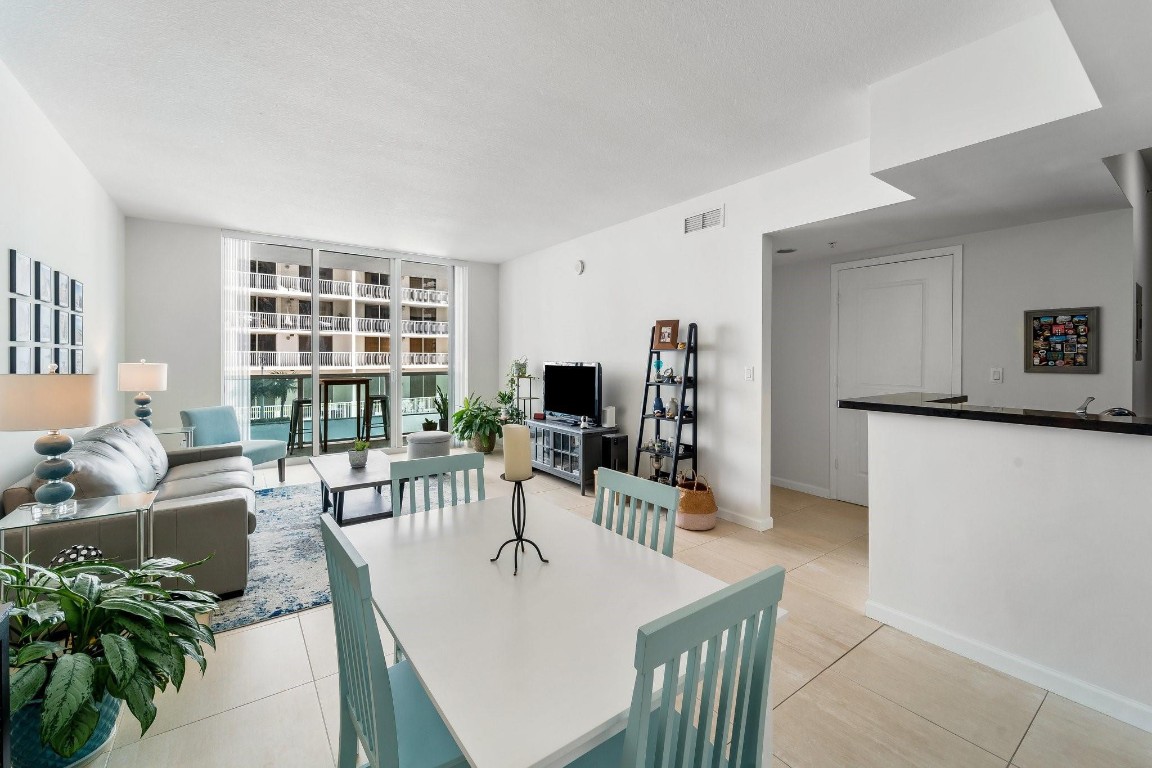 186 SE 12th Ter 1208