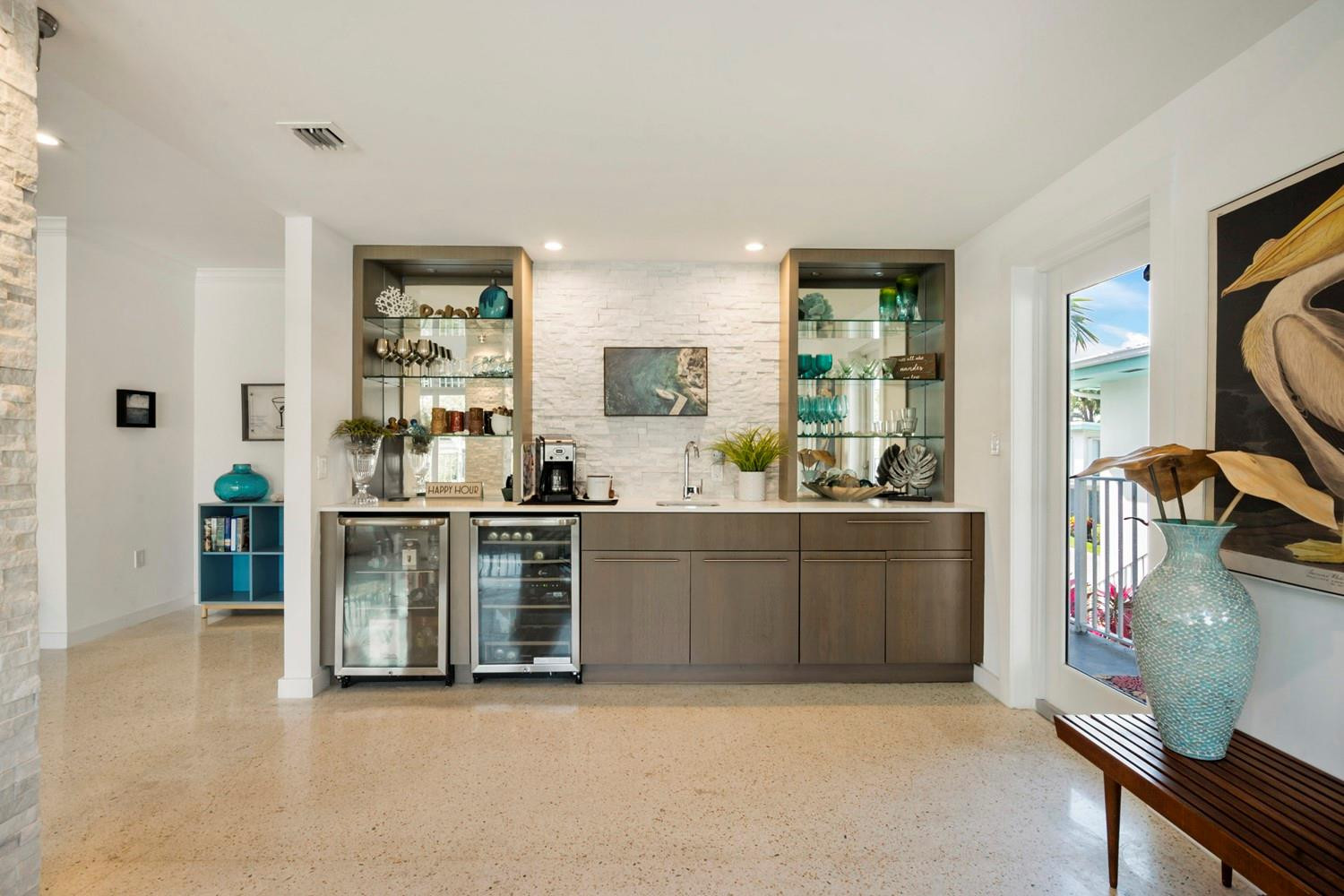 180 Isle Of Venice Dr 225/226