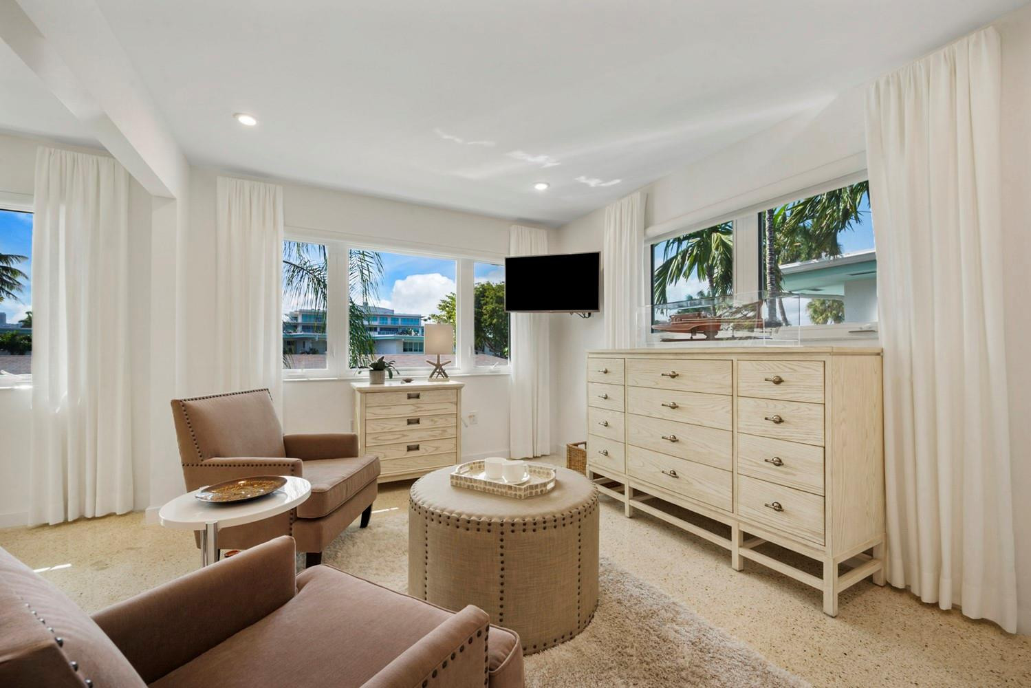 180 Isle Of Venice Dr 225/226