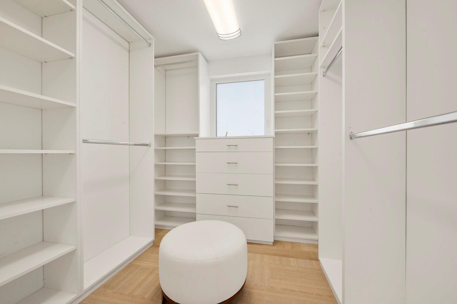 180 Isle Of Venice Dr 225/226