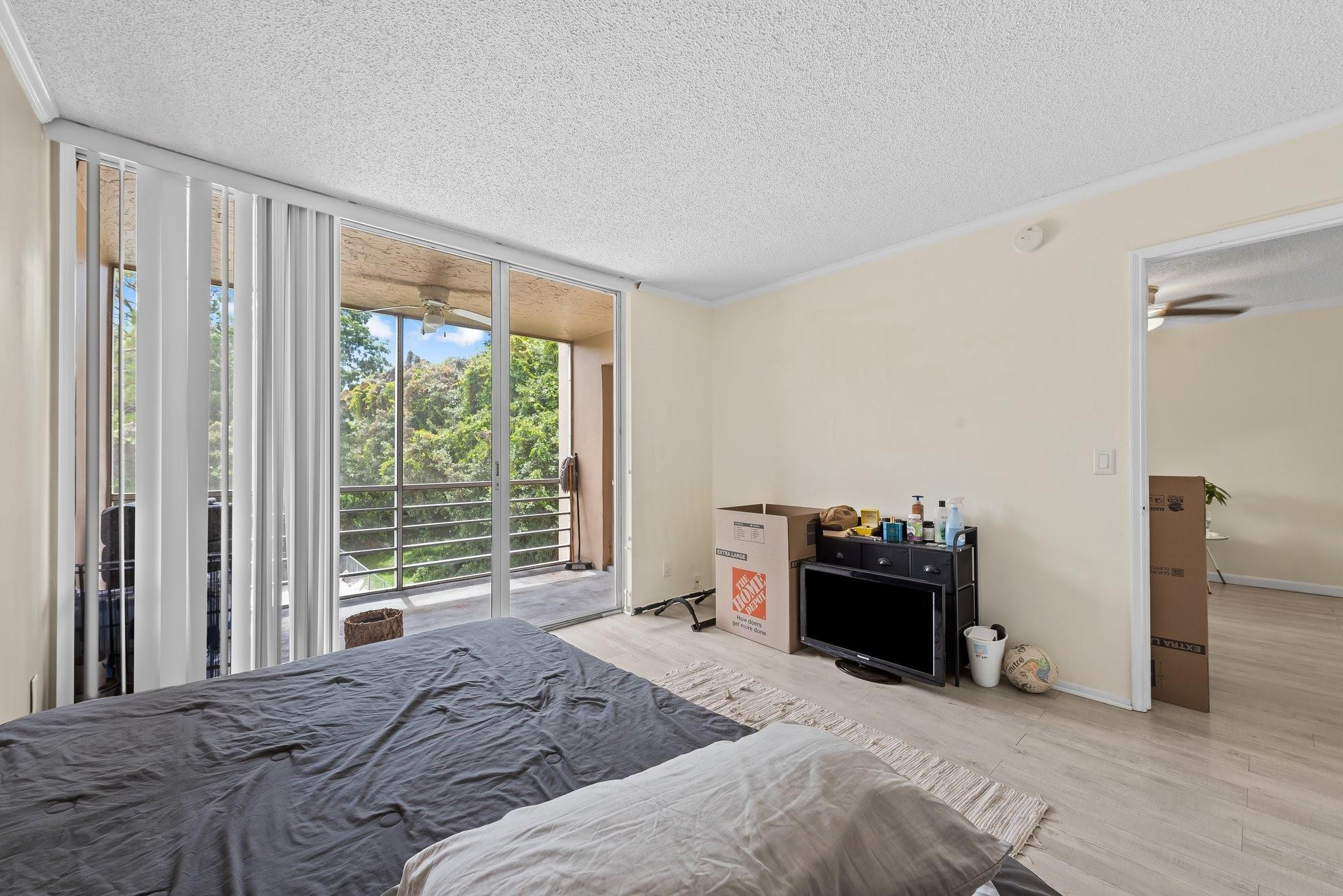 9440 Live Oak Pl 305