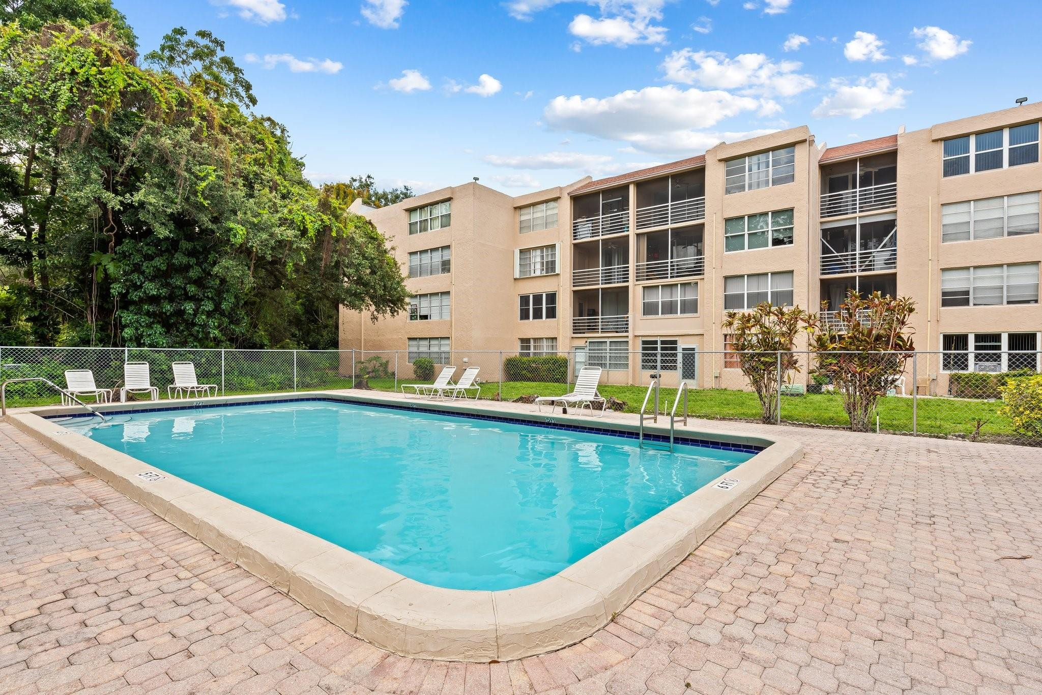 9440 Live Oak Pl 305