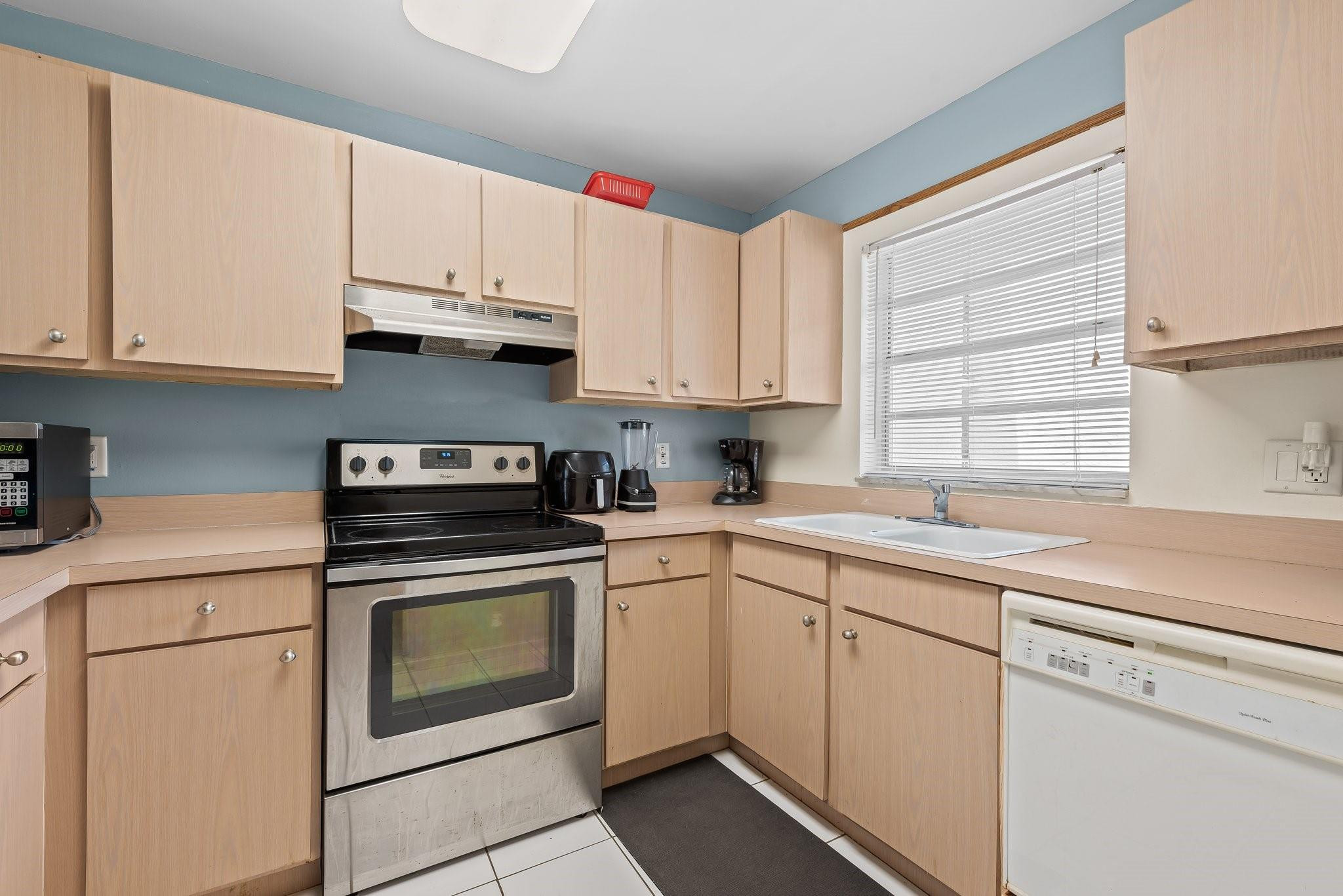 9440 Live Oak Pl 305