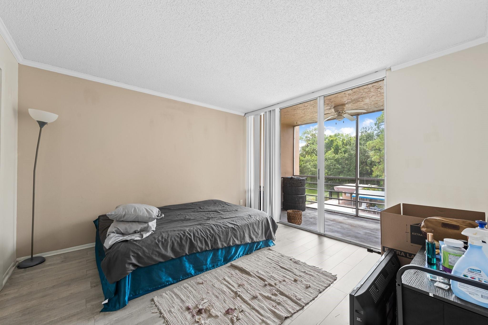 9440 Live Oak Pl 305