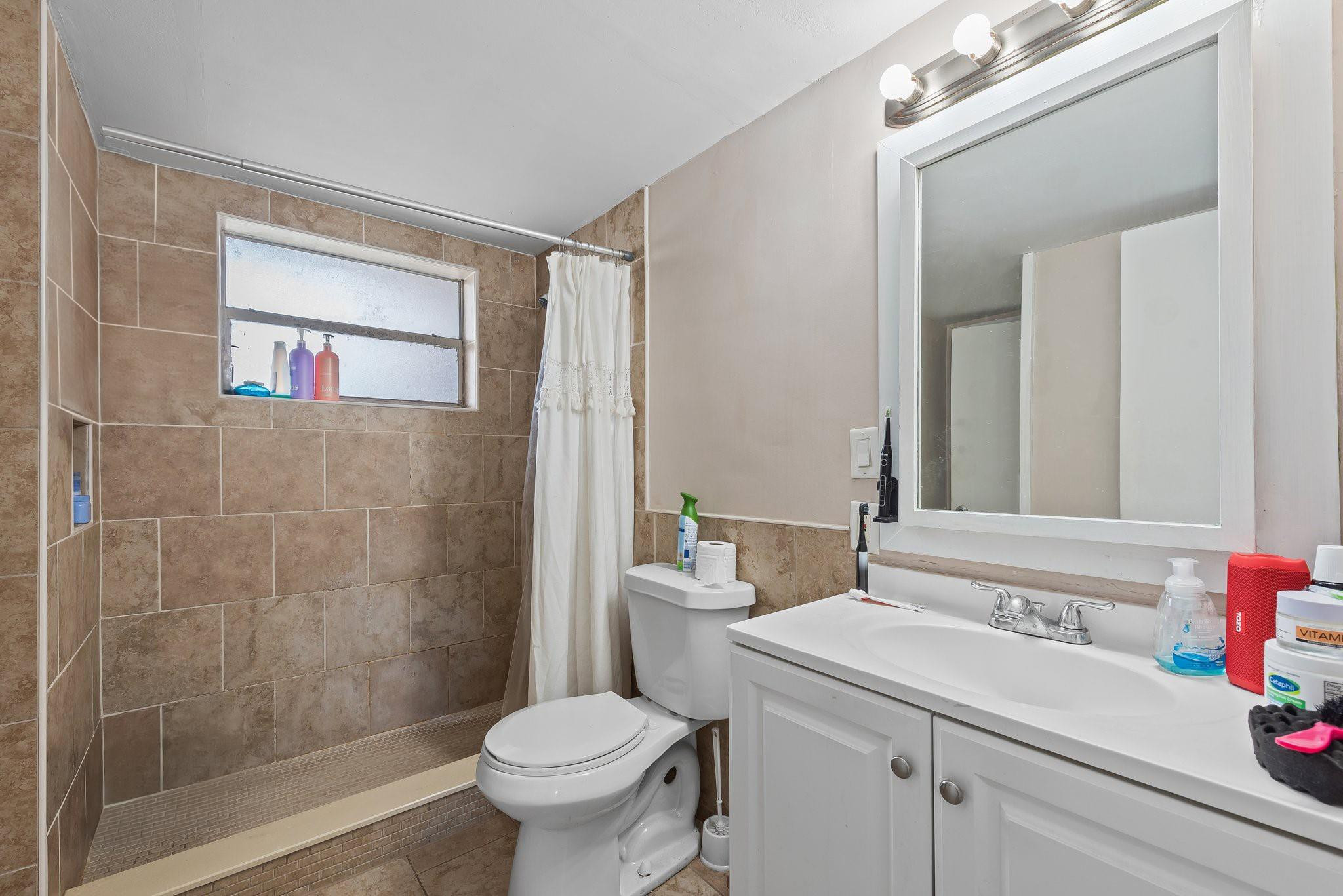 9440 Live Oak Pl 305