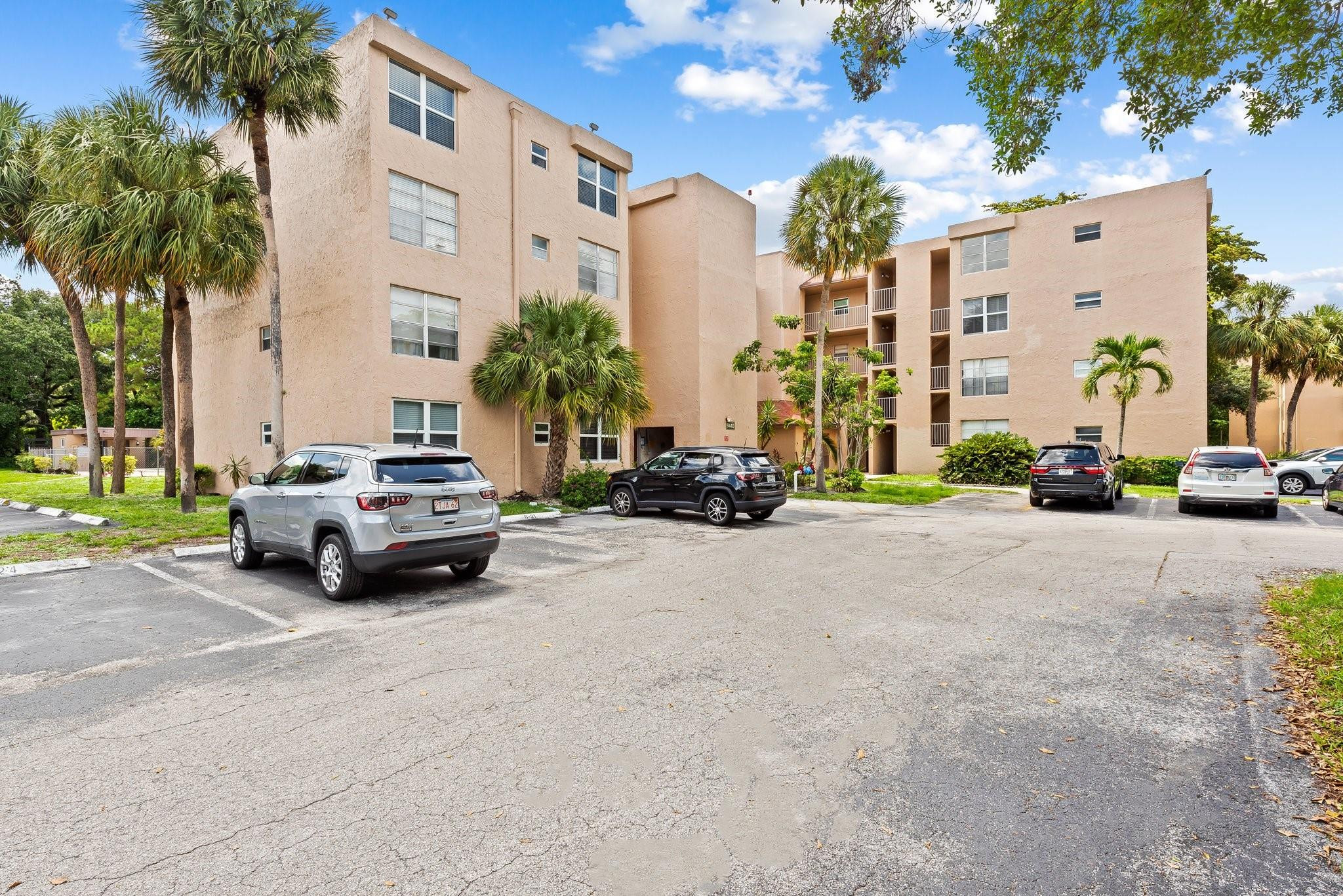 9440 Live Oak Pl 305