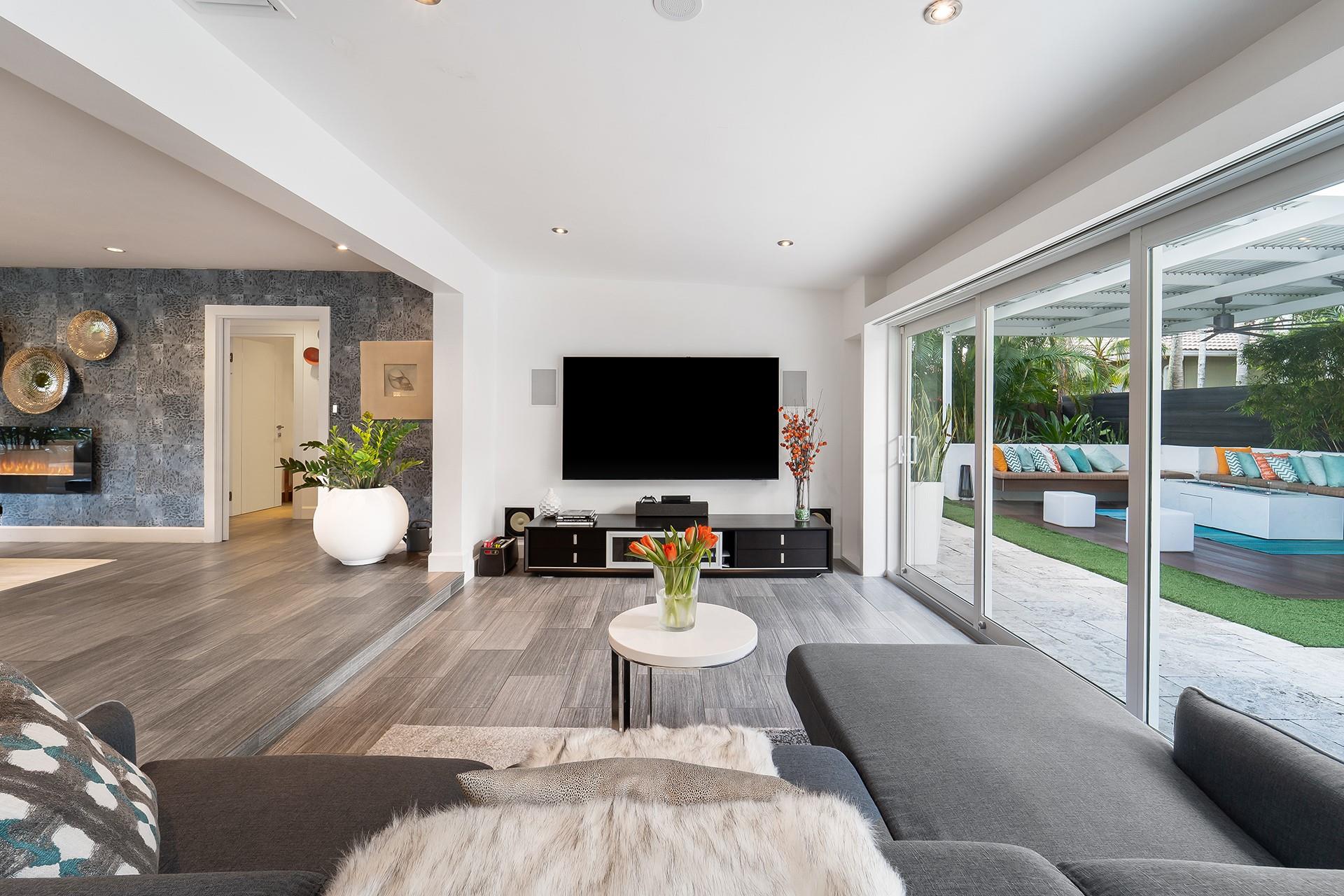 2617 Bayview Dr
