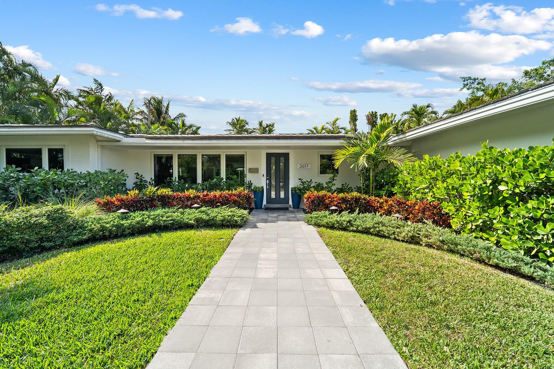 2617 Bayview Dr