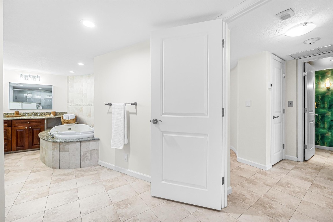 2200 S Ocean Ln 3005