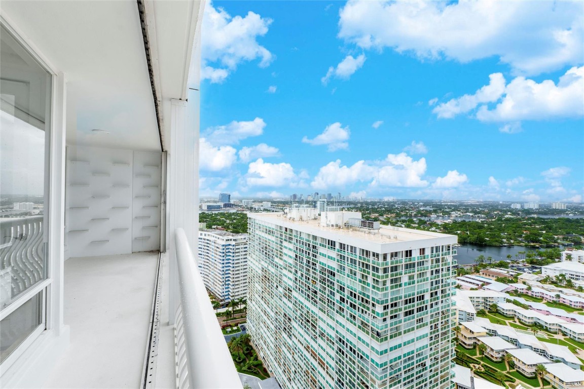 2200 S Ocean Ln 3005