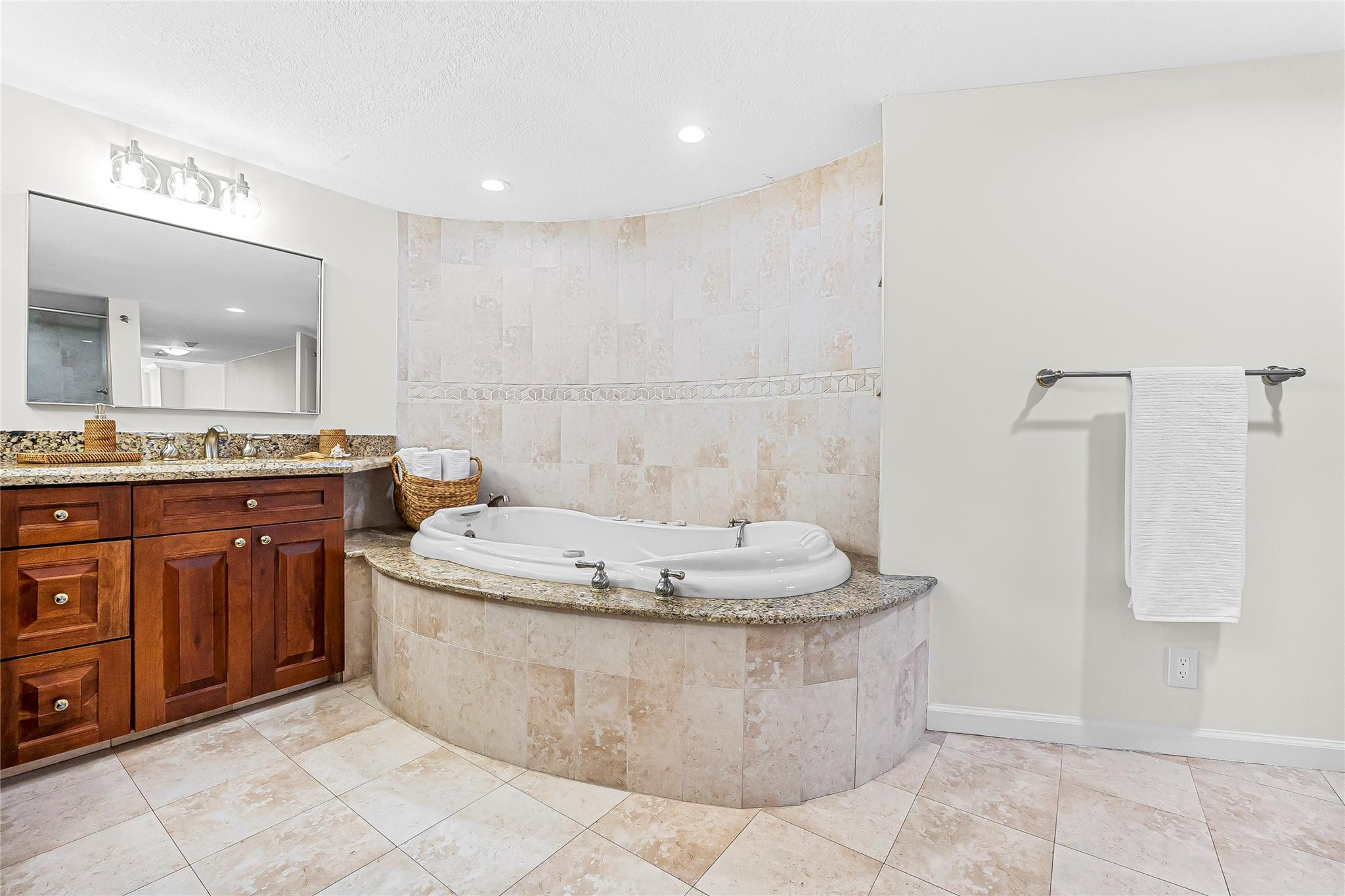 2200 S Ocean Ln 3005