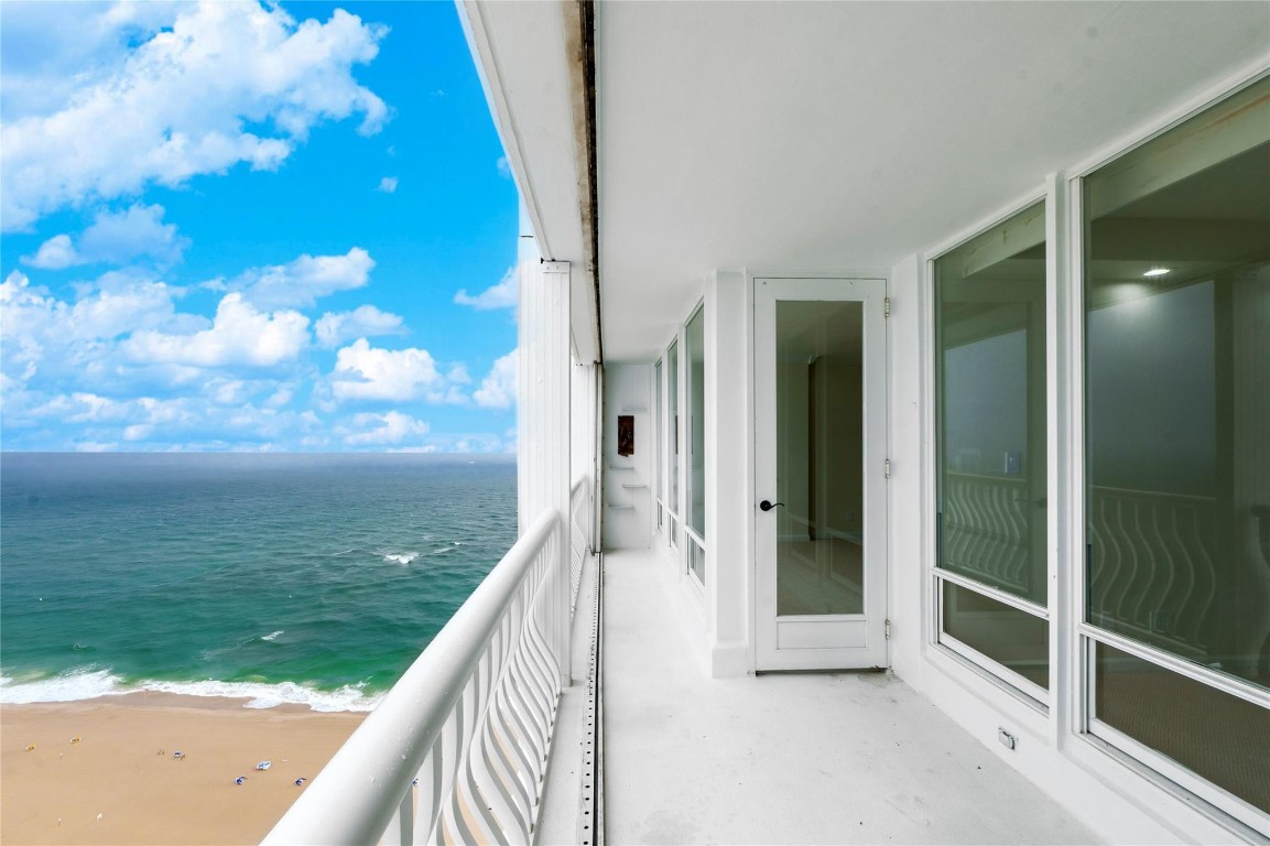 2200 S Ocean Ln 3005