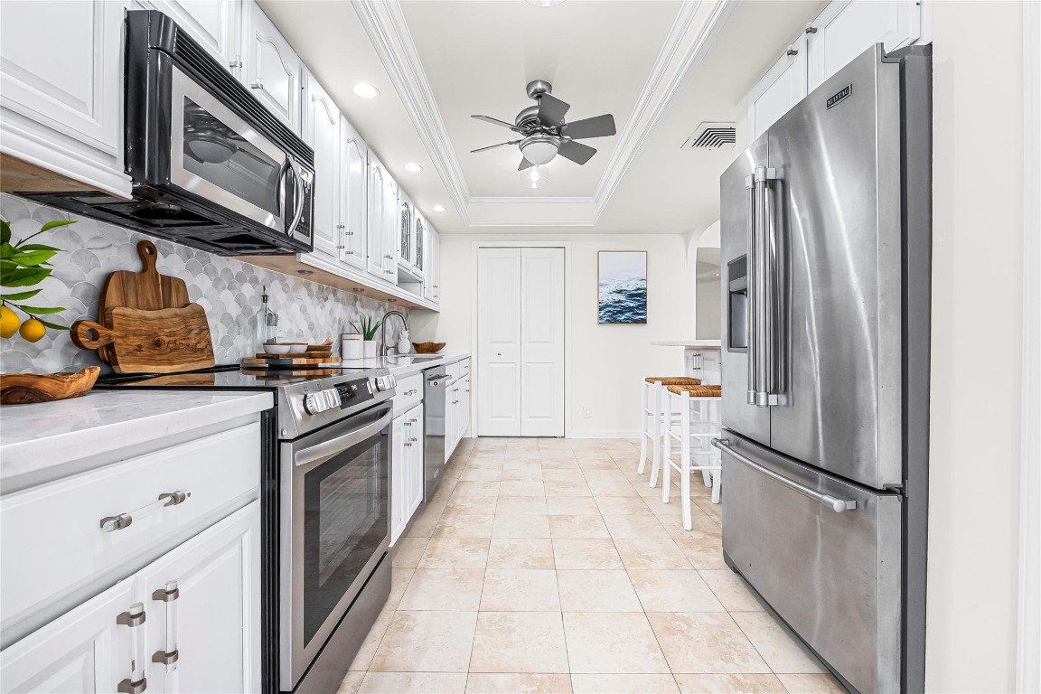 2200 S Ocean Ln 3005