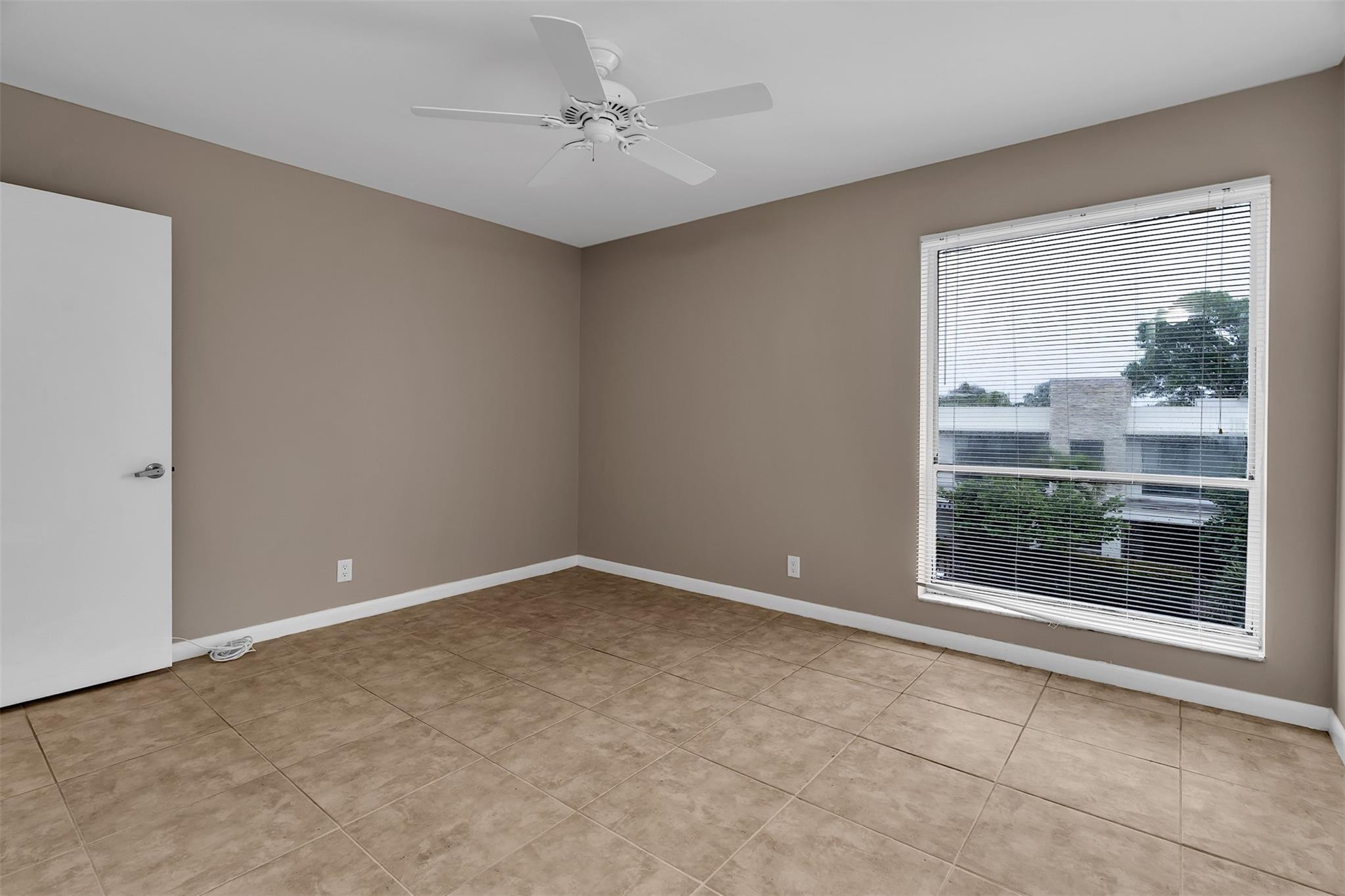 5495 NE 25th Ave 300